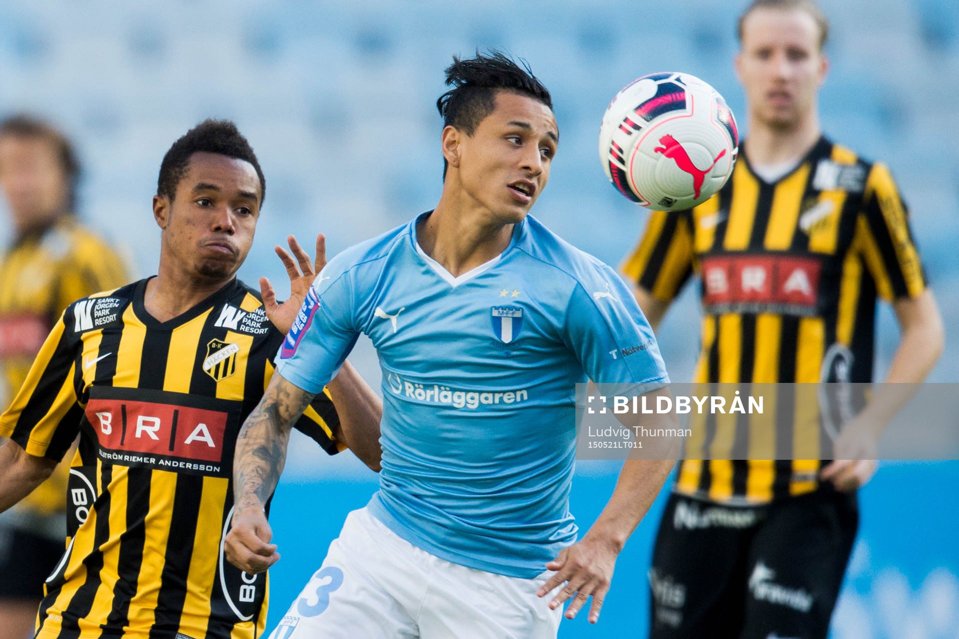 Malmö FFs Victor Yoshimar Yotun Flores jagas av Häckens