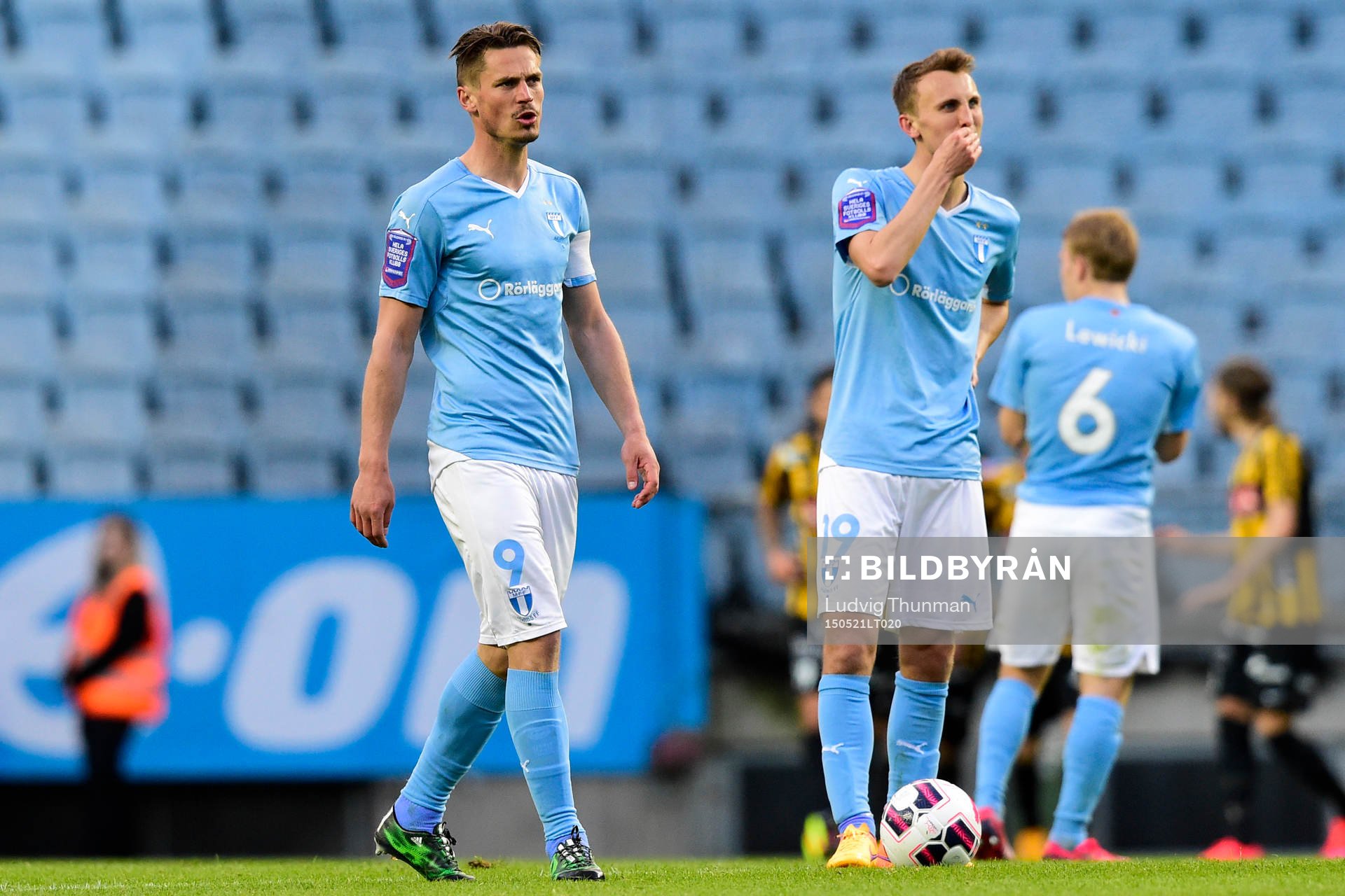 1 Malmö FFs Markus Rosenberg och Magnus Wolff Eikrem deppar