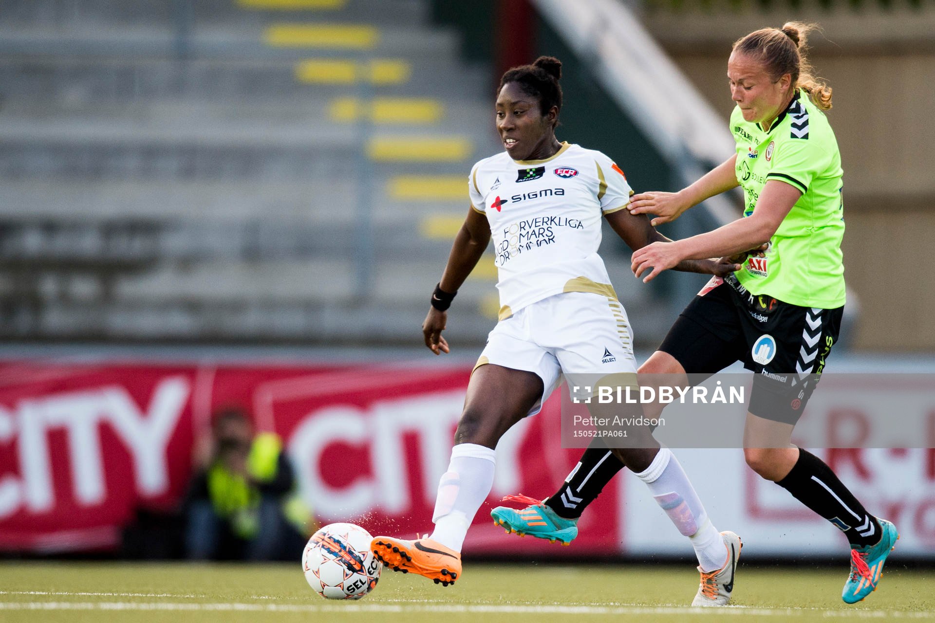Rosengårds Anita Asante och Kristianstads Gudny Björk