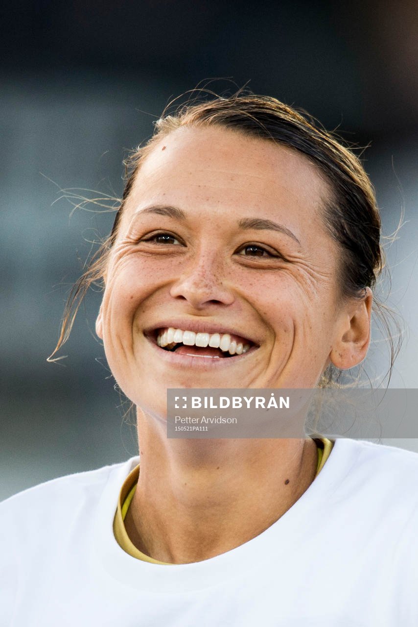 Rosengårds Alexandra Riley skrattar