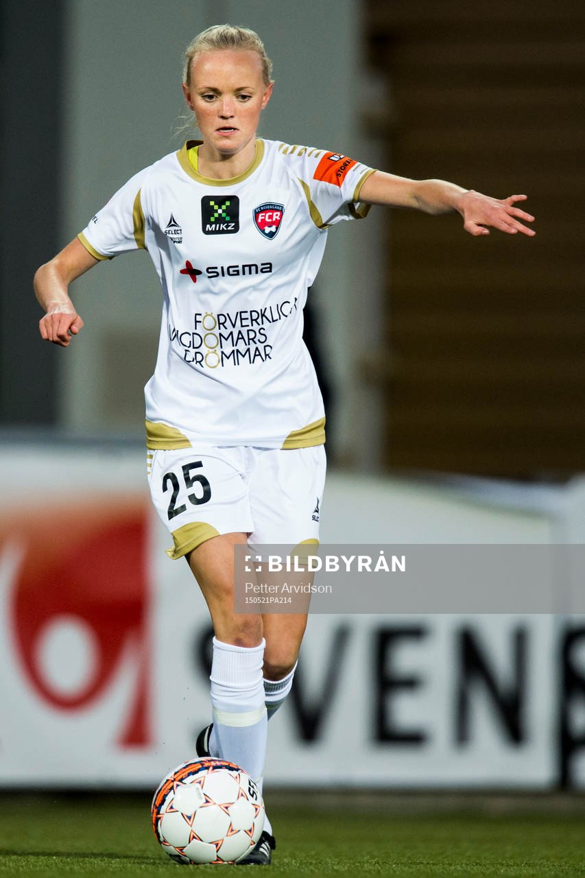 Rosengårds Emma Pennsäter under fotbollsmatchen i Damallsvenskan mellan FC Rosengård och Kristianstad den 21 maj 2015 i Malmö.