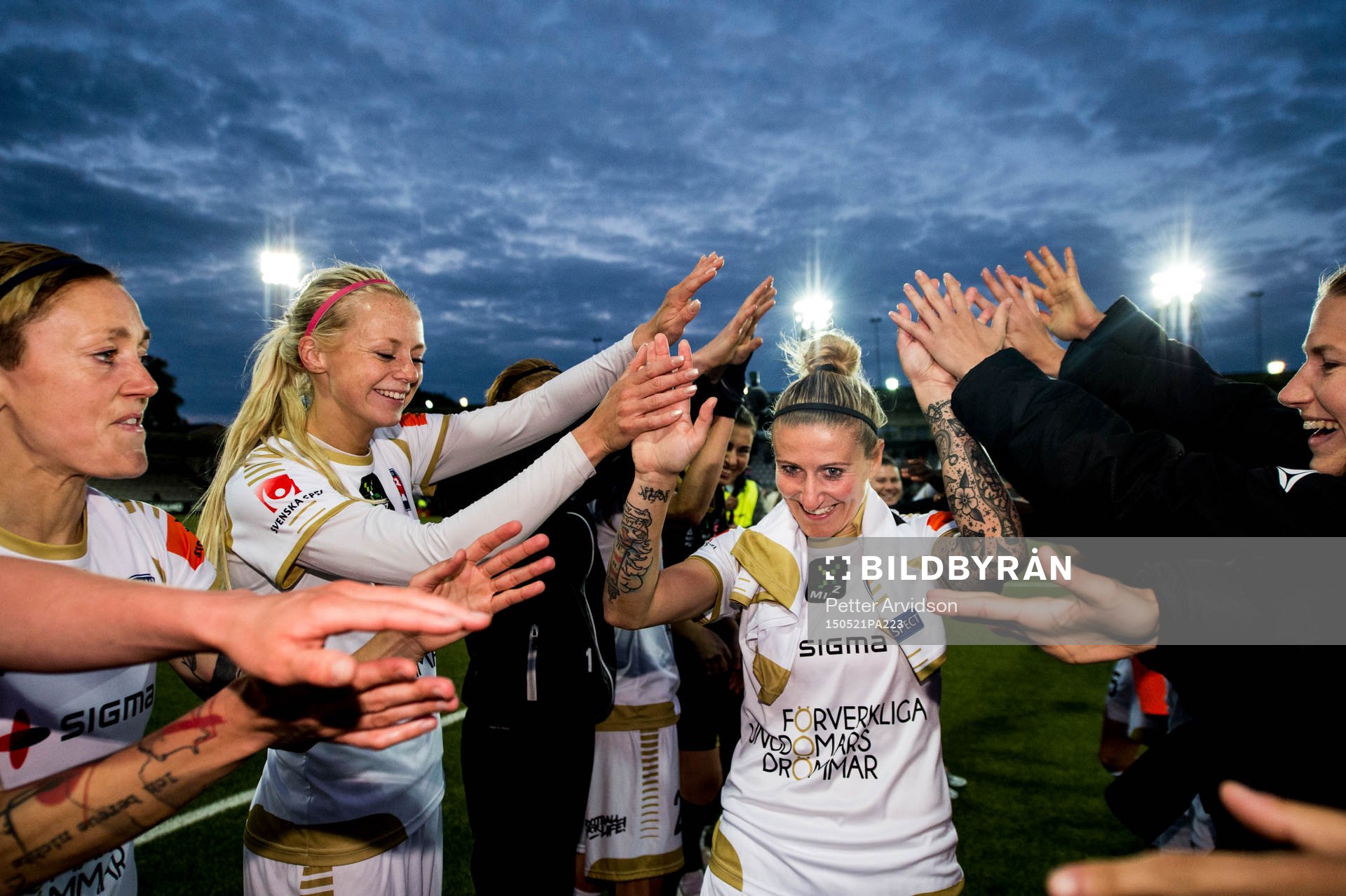 Rosengårds spelare med Therese Sjögran och Amanda