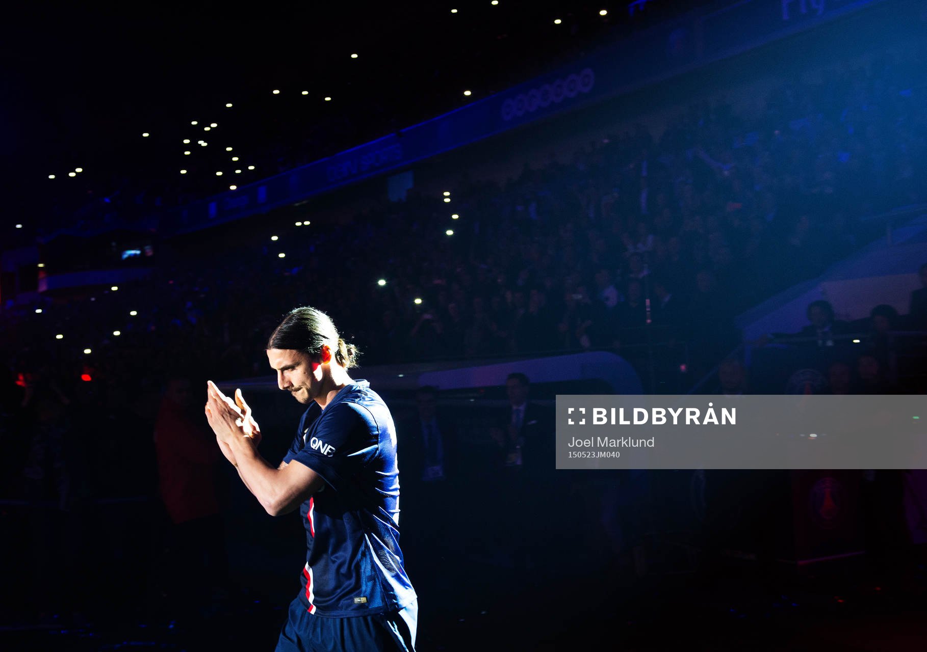 s Zlatan Ibrahimovic på väg till medaljceremonin
