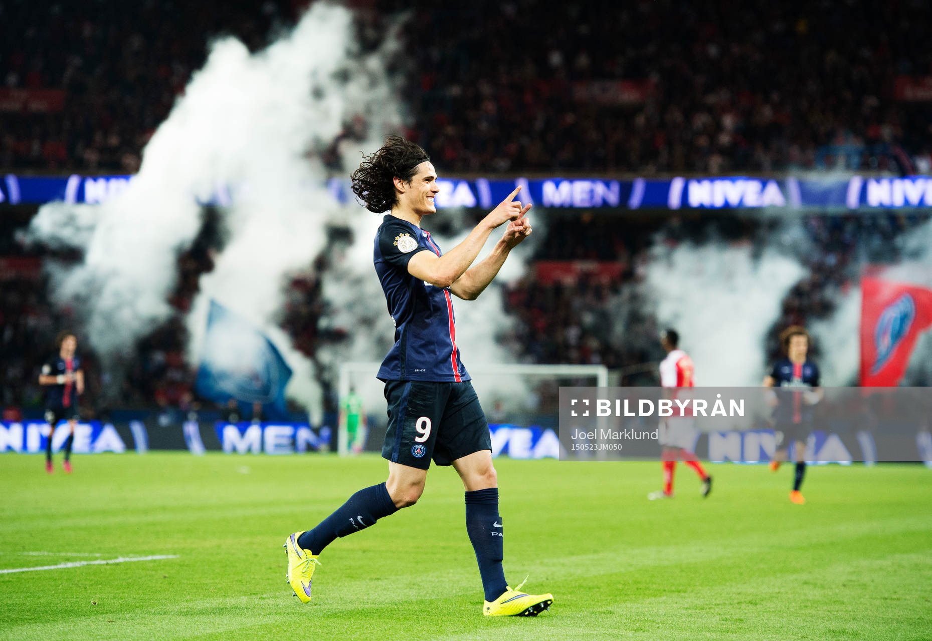 s Edinson Cavani jublar