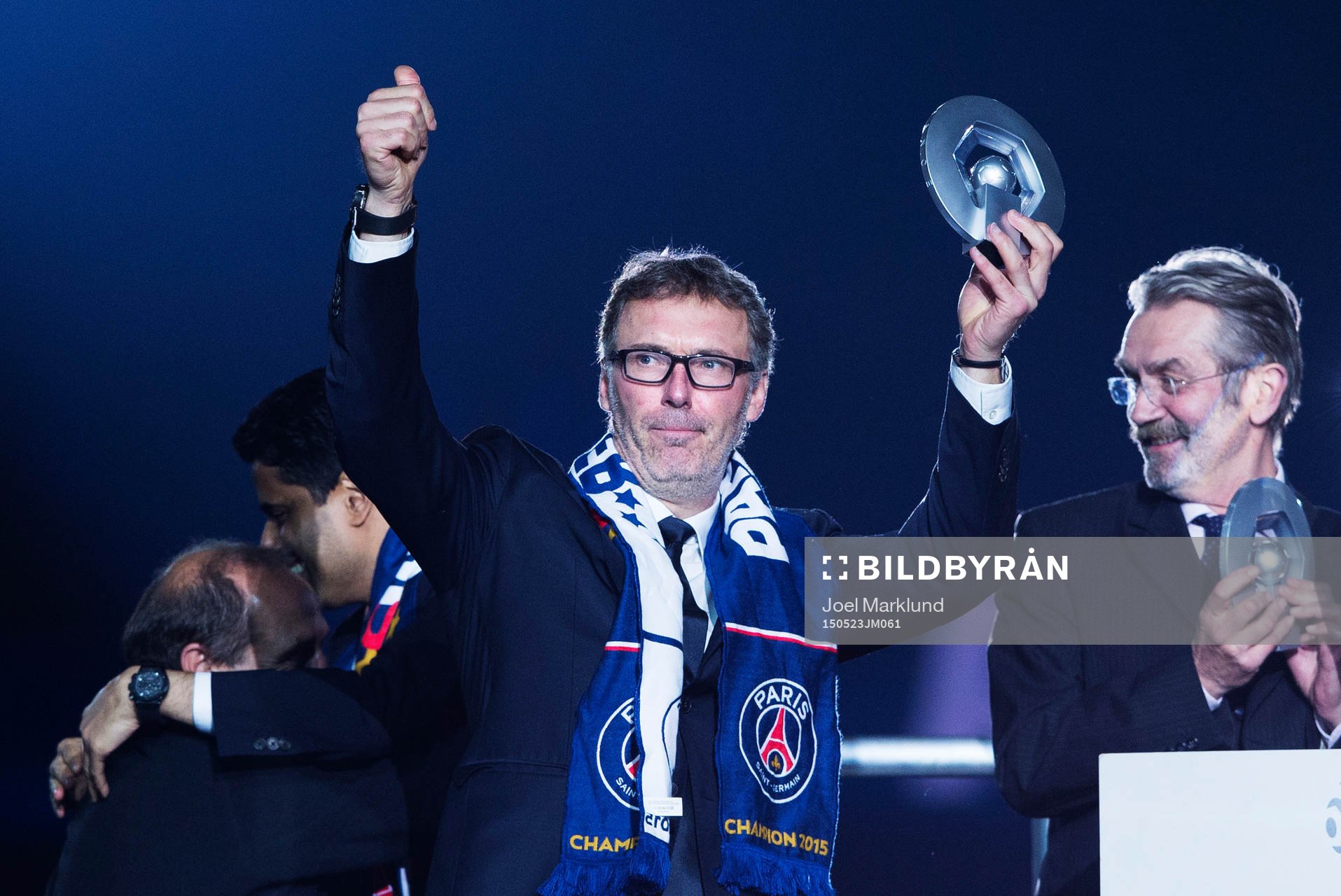s tränare Laurent Blanc vid medaljceremonin