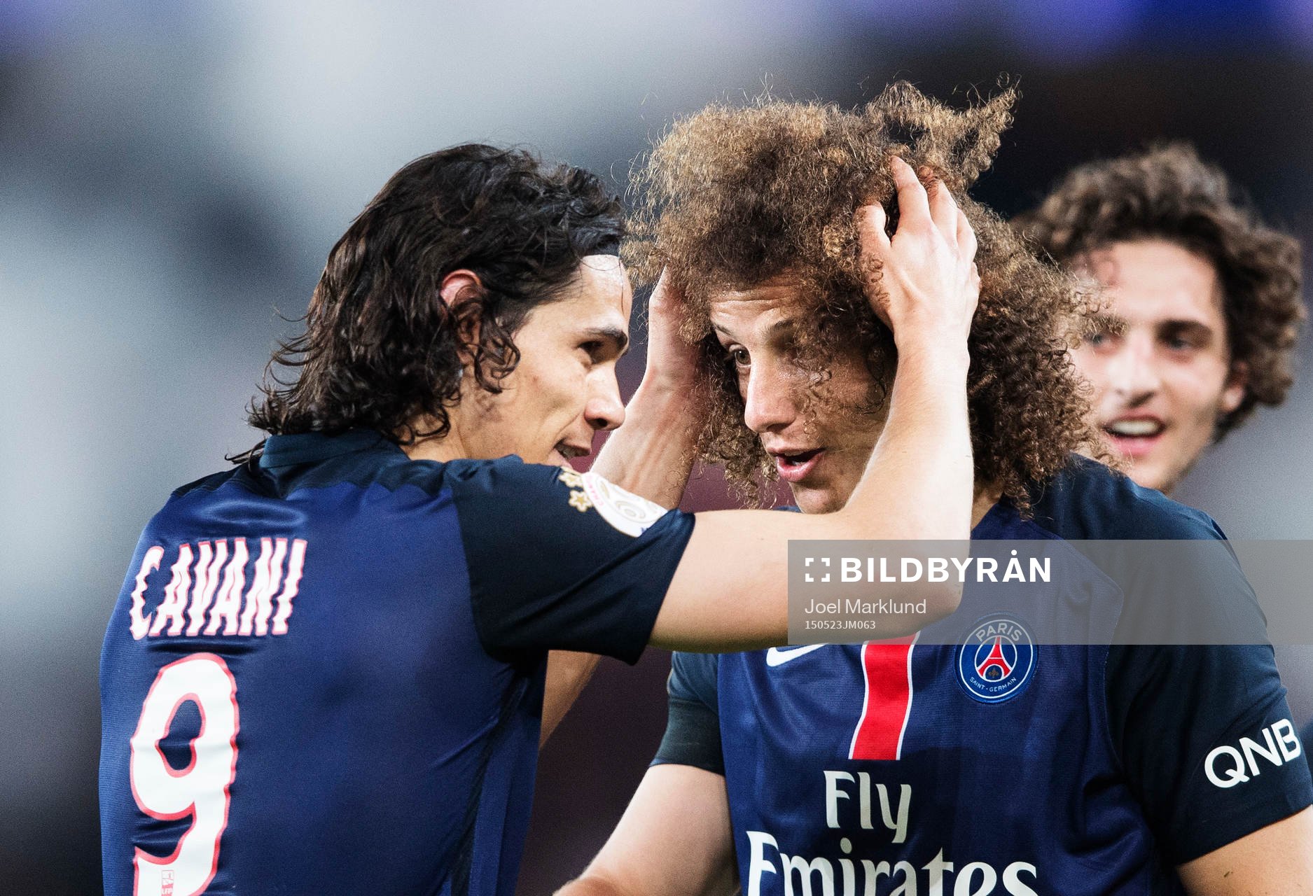 PSG:s Edinson Cavani och David Luiz jublar efter 3-1-målet under fotbollsmatchen i Ligue 1 mellan Paris SG och Reims den 23 maj 2015 i Paris.