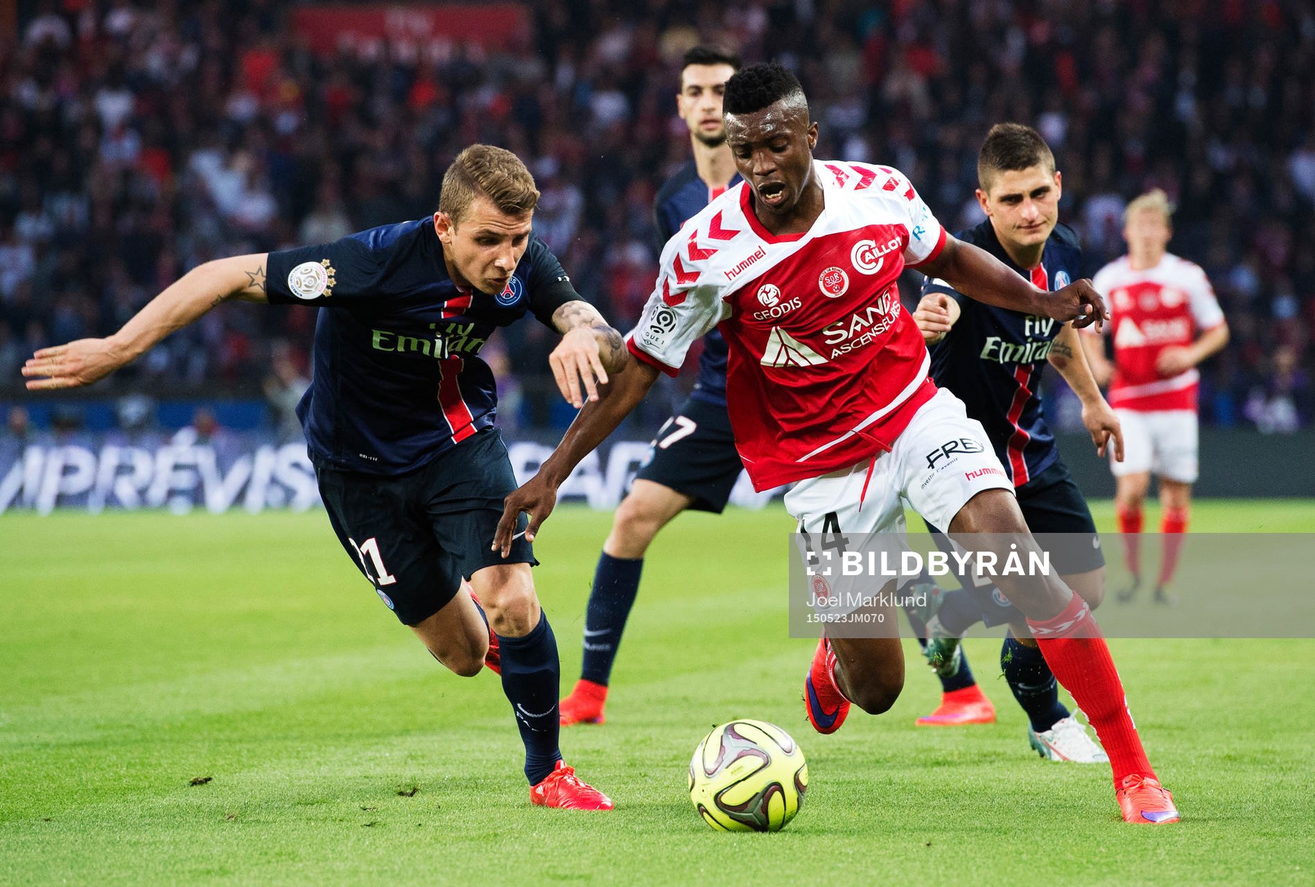 s Lucas Digne utmanas av Reims Benjamin Moukandjo