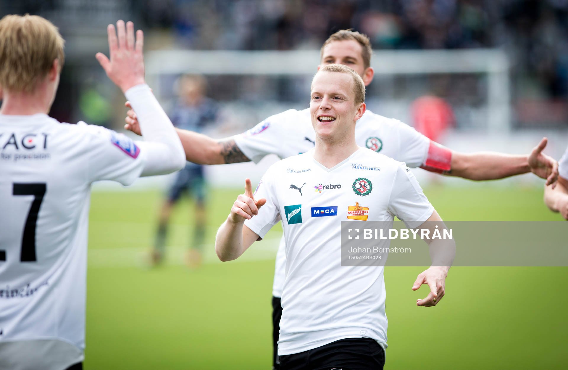 Örebros Daniel Gustavsson gör 1-0 och jublar