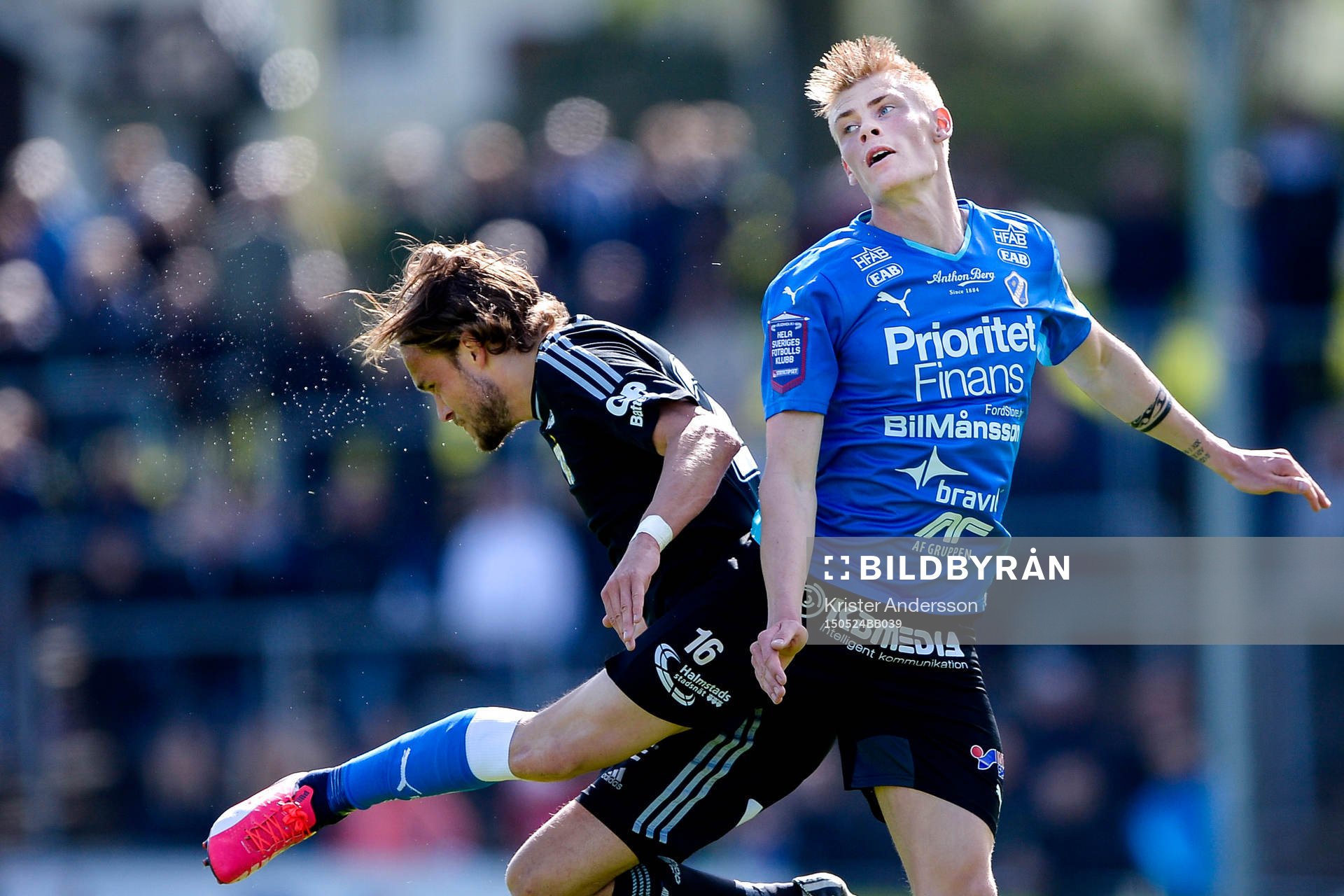IFK Göteborgs Lasse Vibe och Halmstads Eric Smith i en