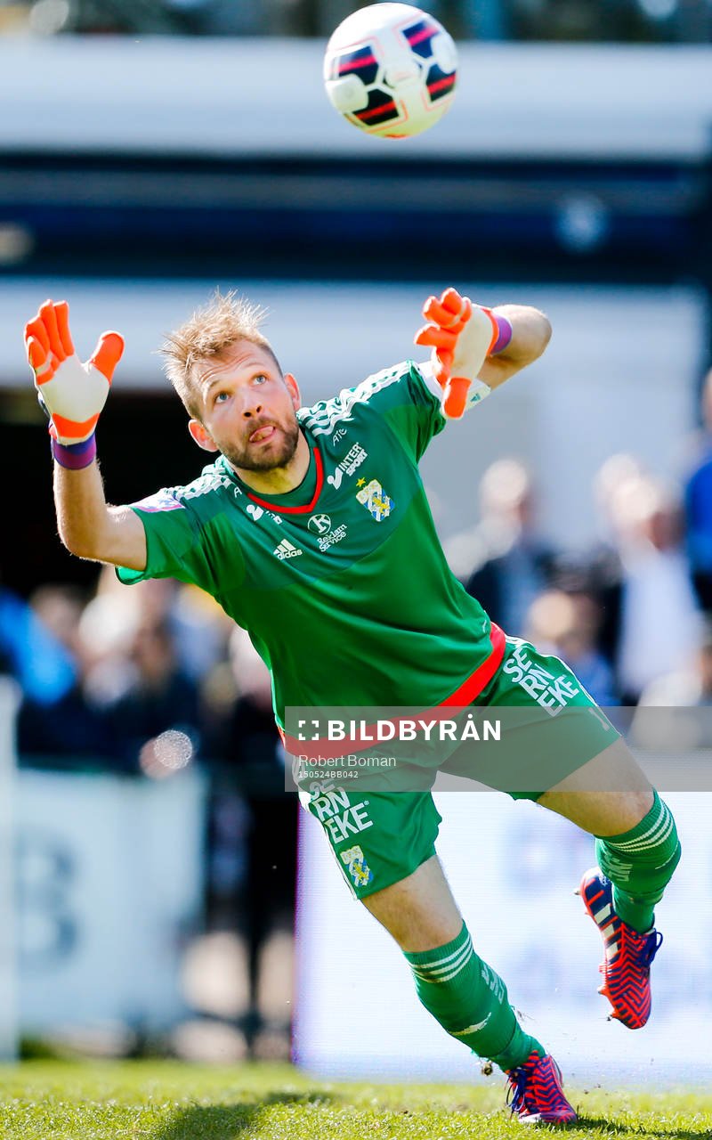 IFK Göteborgs målvakt John Alvbåge under fotbollsmatchen i Allsvenskan mellan Halmstad och IFK Göteborg den 24 maj 2015 i Halmstad.