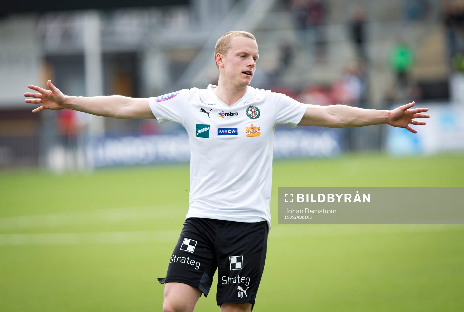Örebros Daniel Gustavsson gör 1-0 och jublar