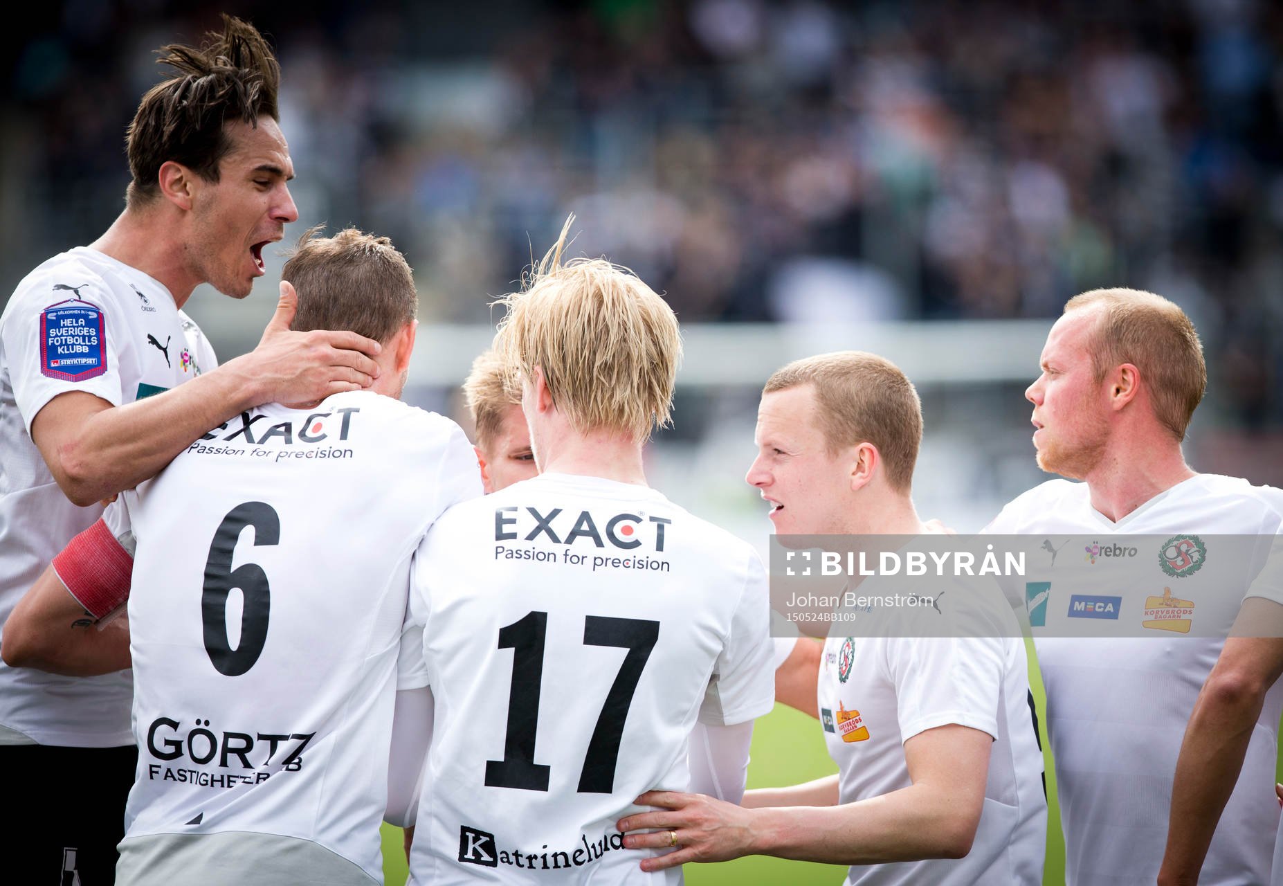 Örebros Daniel Gustavsson gör 1-0 och jublar med Karl