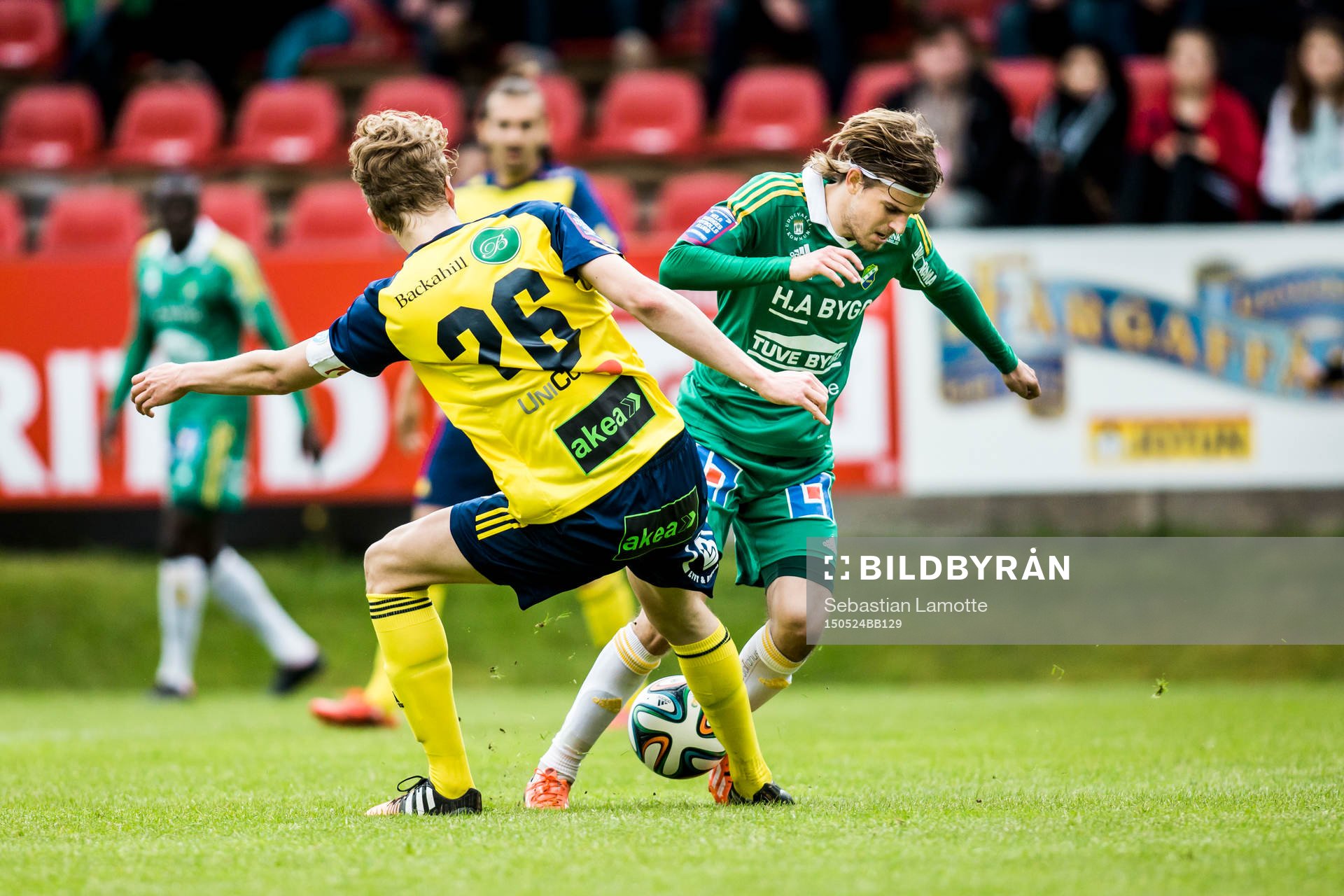Ängelholms Erik Widen stoppar Ljungskiles Robin Iglicar