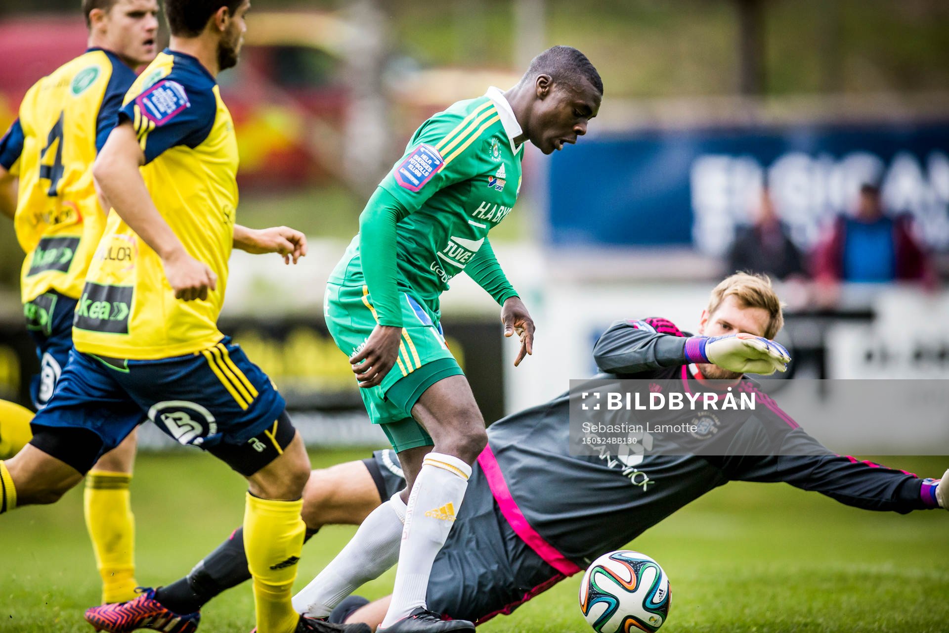 Ljungskiles Ken Sema i friläge (ej mål) med Ängelholms målvakt Oscar Berglund under fotbollsmatchen i Superettan mellan Ljungskile och Ängelholm den 24 maj 2015 i Ljungskile.