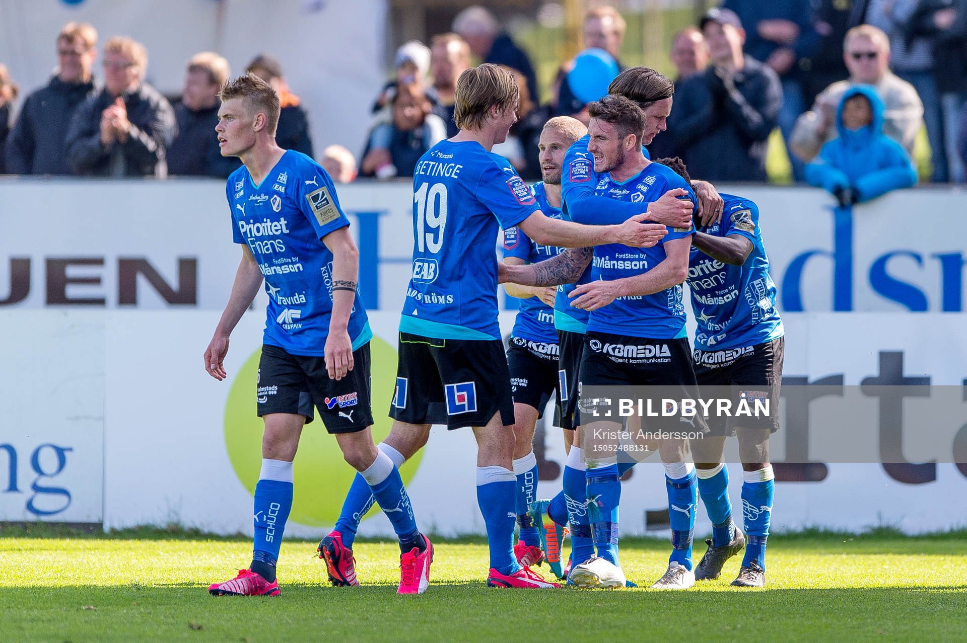 Halmstads spelare jublar