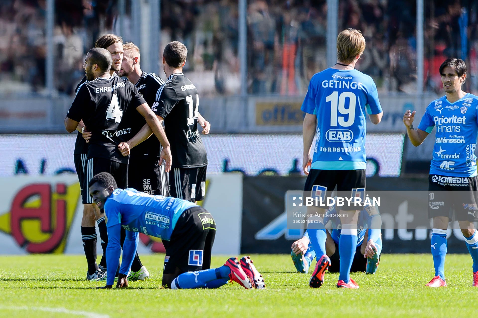 Halmstads spelare deppar medans IFK Göteborgs jublar