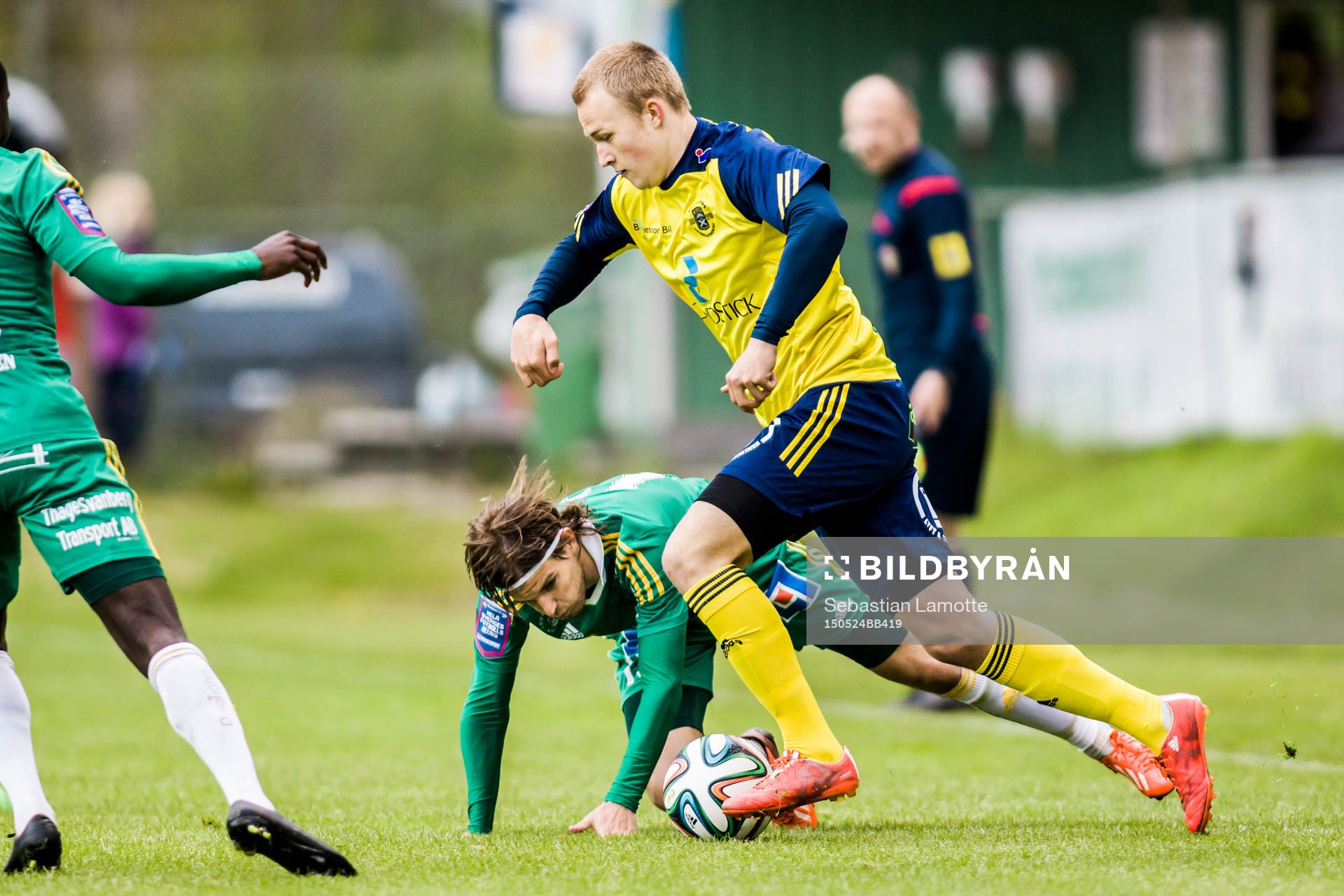 Ängelholms Christian Ljungberg med bollen före
