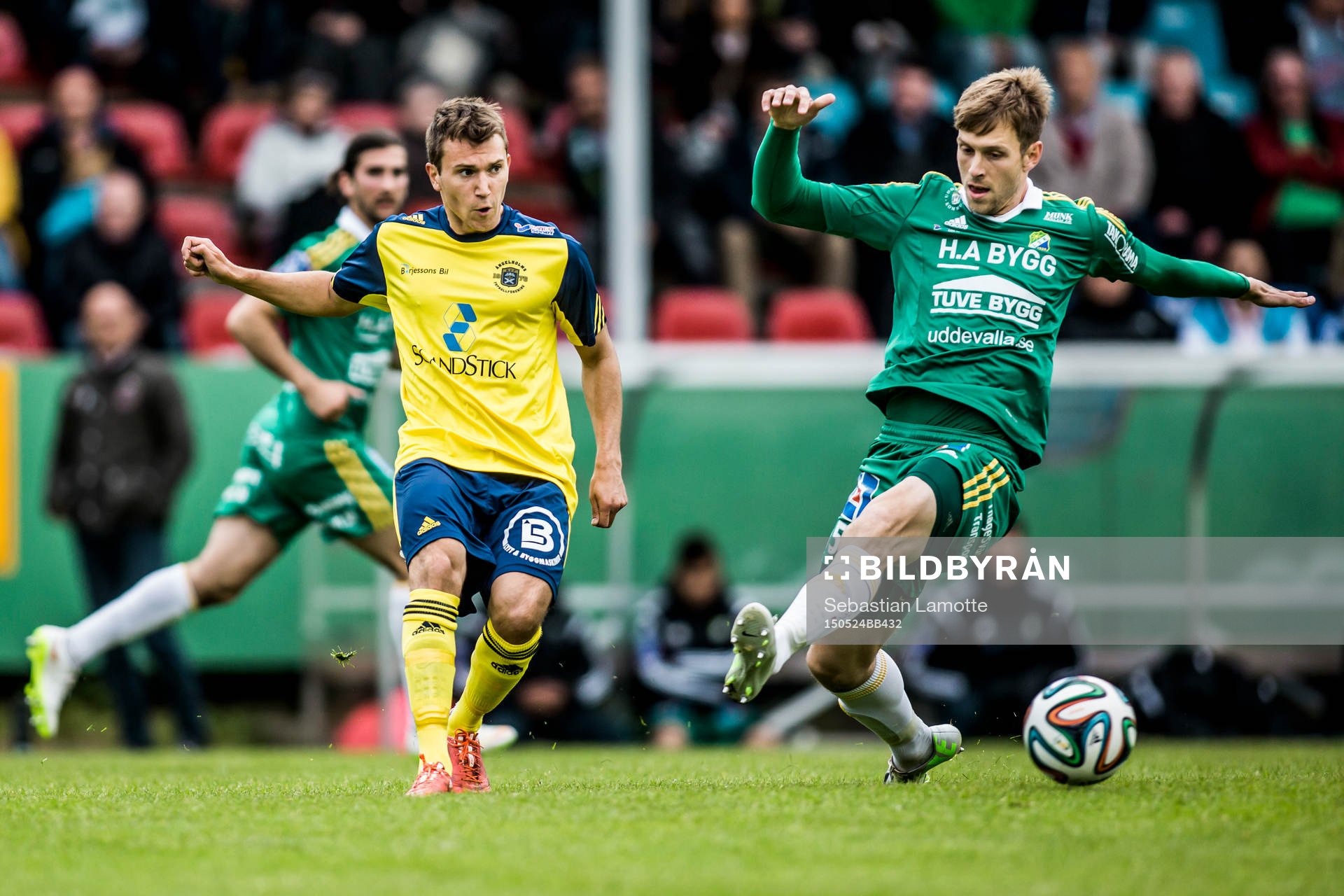Ängelholms Mikael Mocevic Baggner skjuter förbi