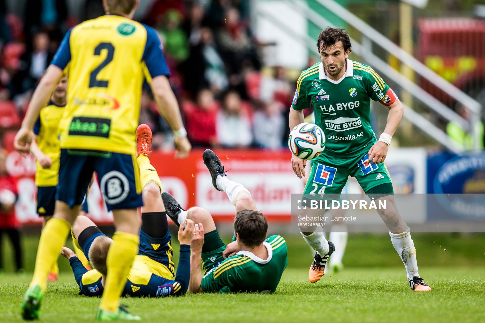 Ljungskiles Aleksandar Kitic och Hannes Stiller (liggande)