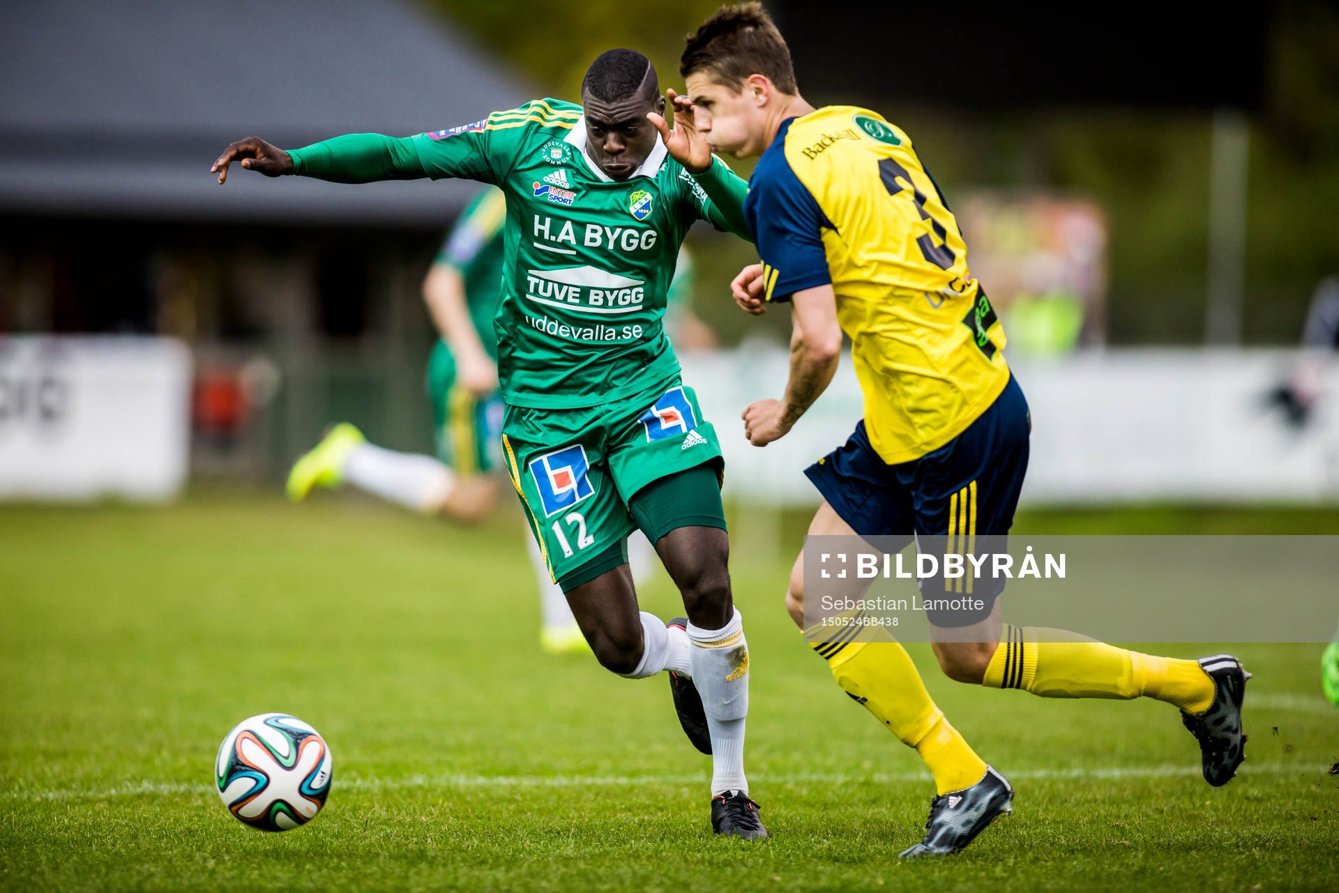 Ljungskiles Ken Sema (v) och Ängelholms Fredrik Lundgren
