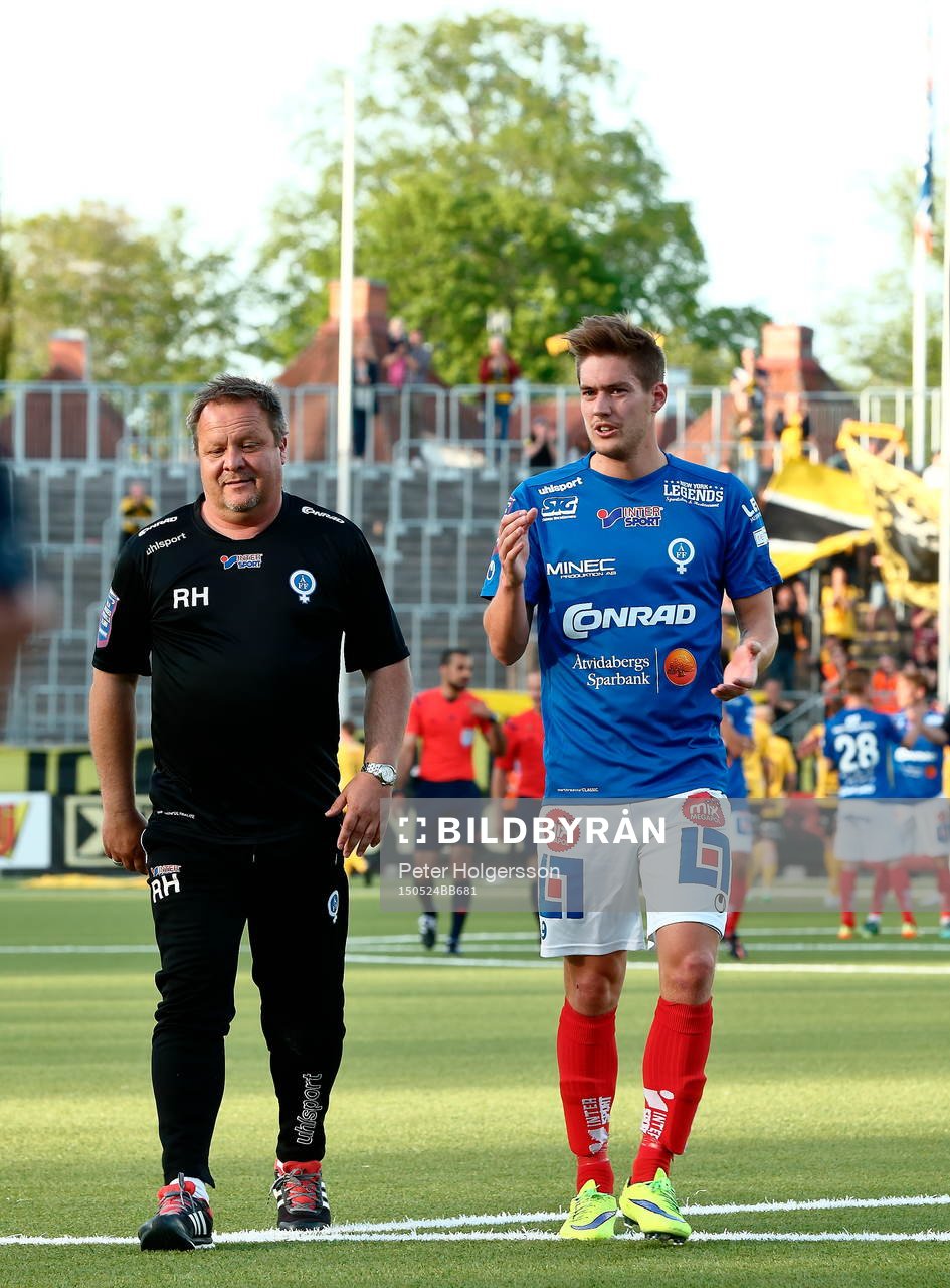 Åtvidabergs tränare Roar Hansen och Victor Sköld