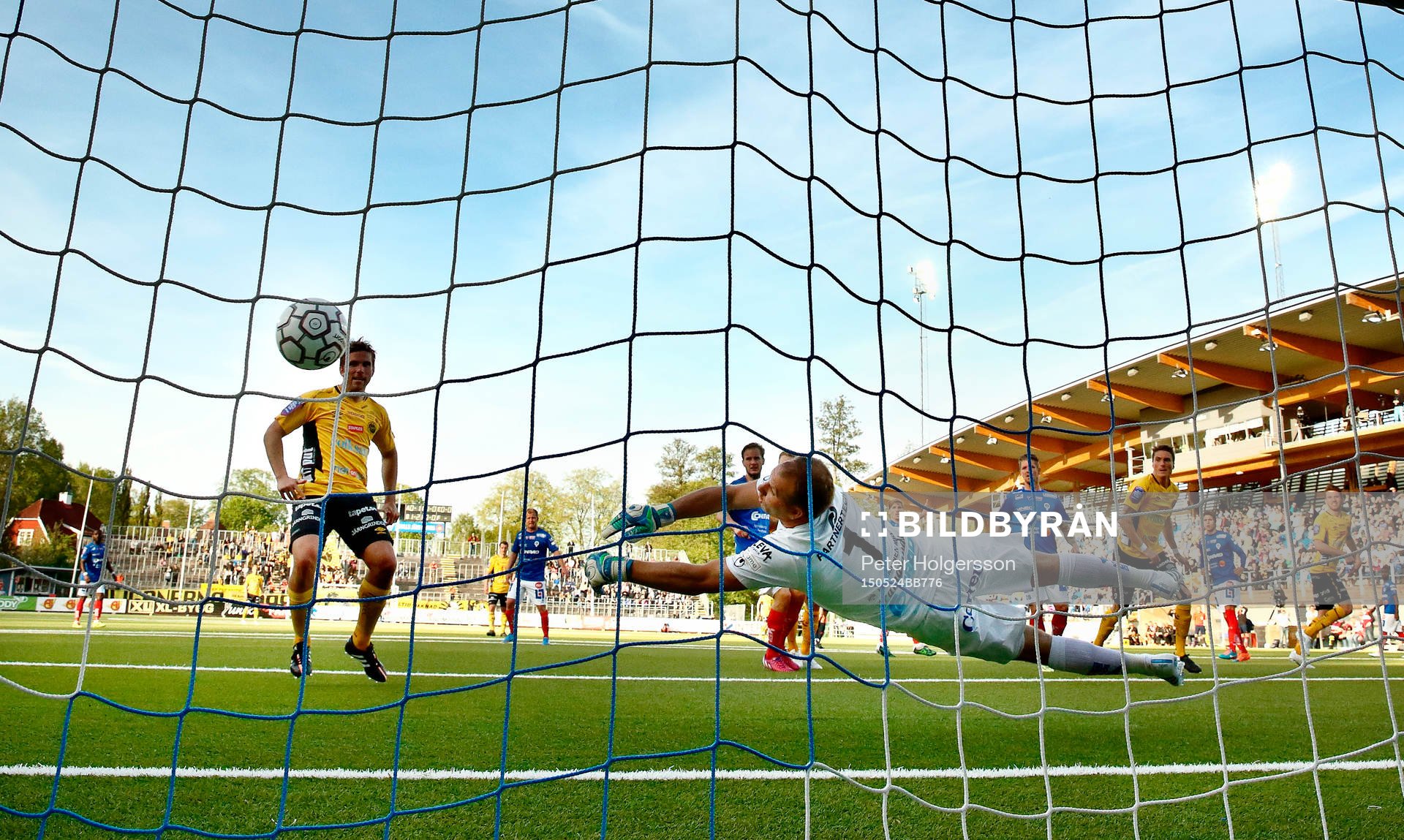 Mål 0-2 av Elfsborgs Per Frick förbi Åtvidabergs