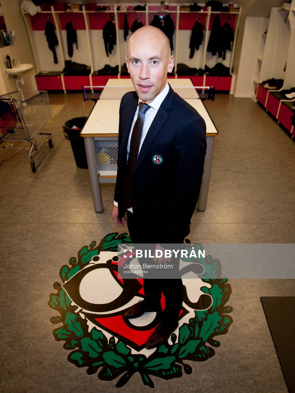 s VD Simon Åström i Örebros omklädningsrum