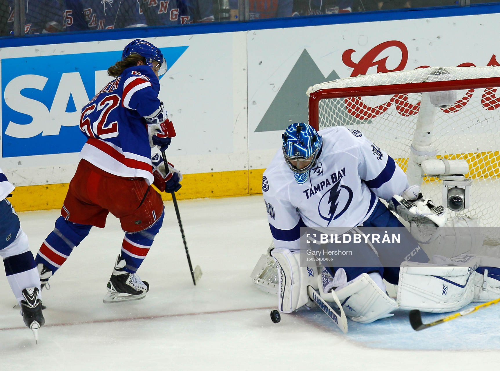 Tampa Bay Lightning goalie Ben Bishop (R) makes a save
