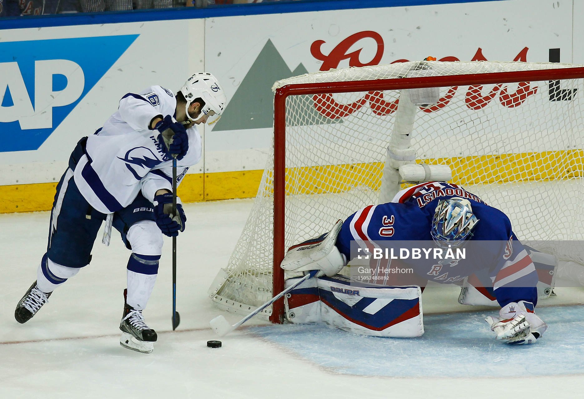 New York Rangers goalie Henrik Lundqvist makes a save