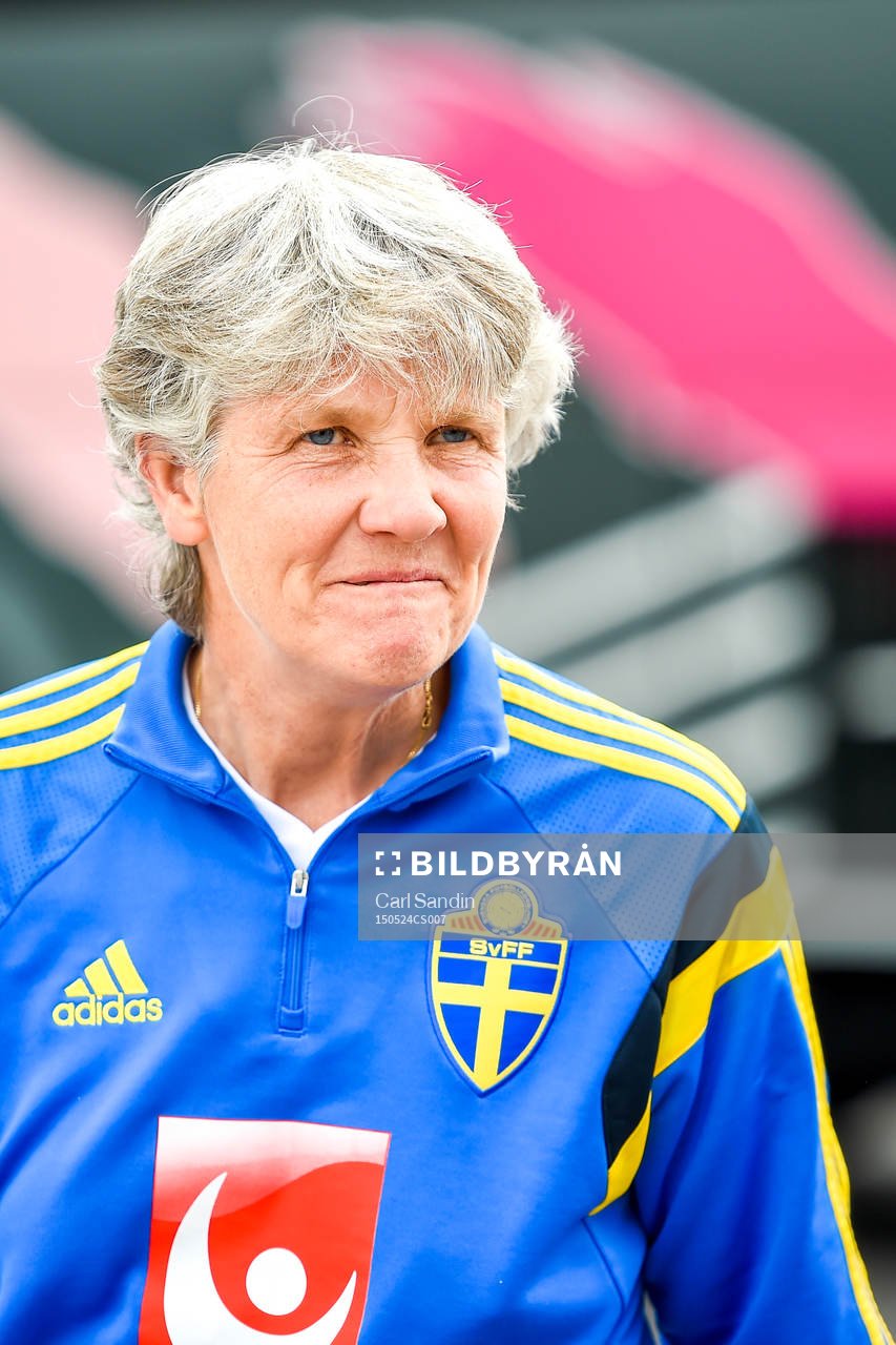 Sveriges Förbundskapten Pia Sundhage före en träning med