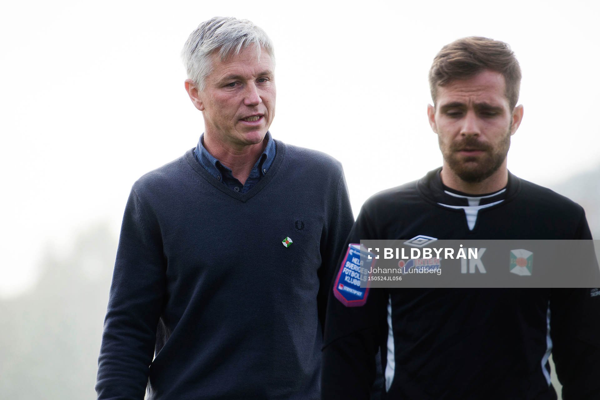 Varbergs tränare Jörgen Wålemark i samtal med assisterande tränare Igor Krulj under fotbollsmatchen i Superettan mellan Brommapojkarna och Varberg den 24 maj 2015 i Stockholm.
