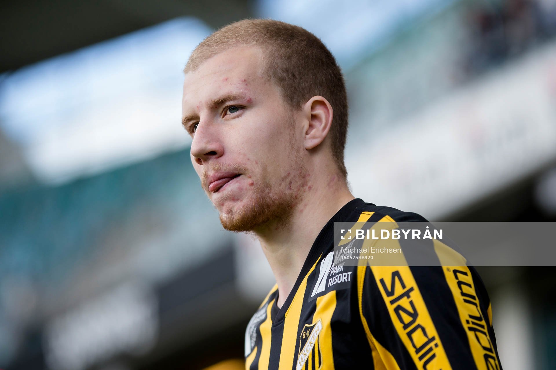 Häckens Simon Gustafson innan fotbollsmatchen i