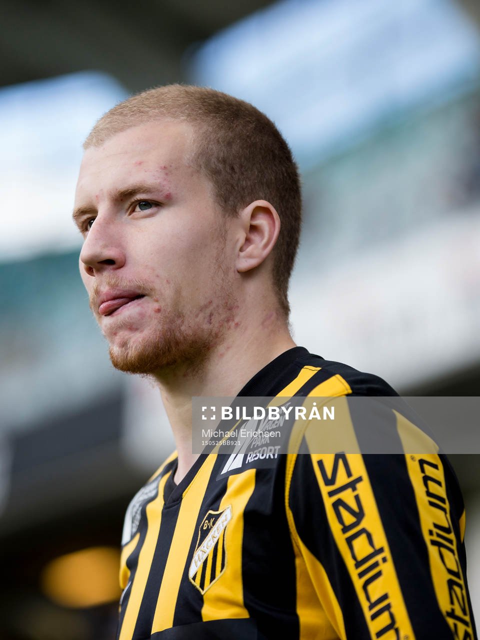 Häckens Simon Gustafson innan fotbollsmatchen i