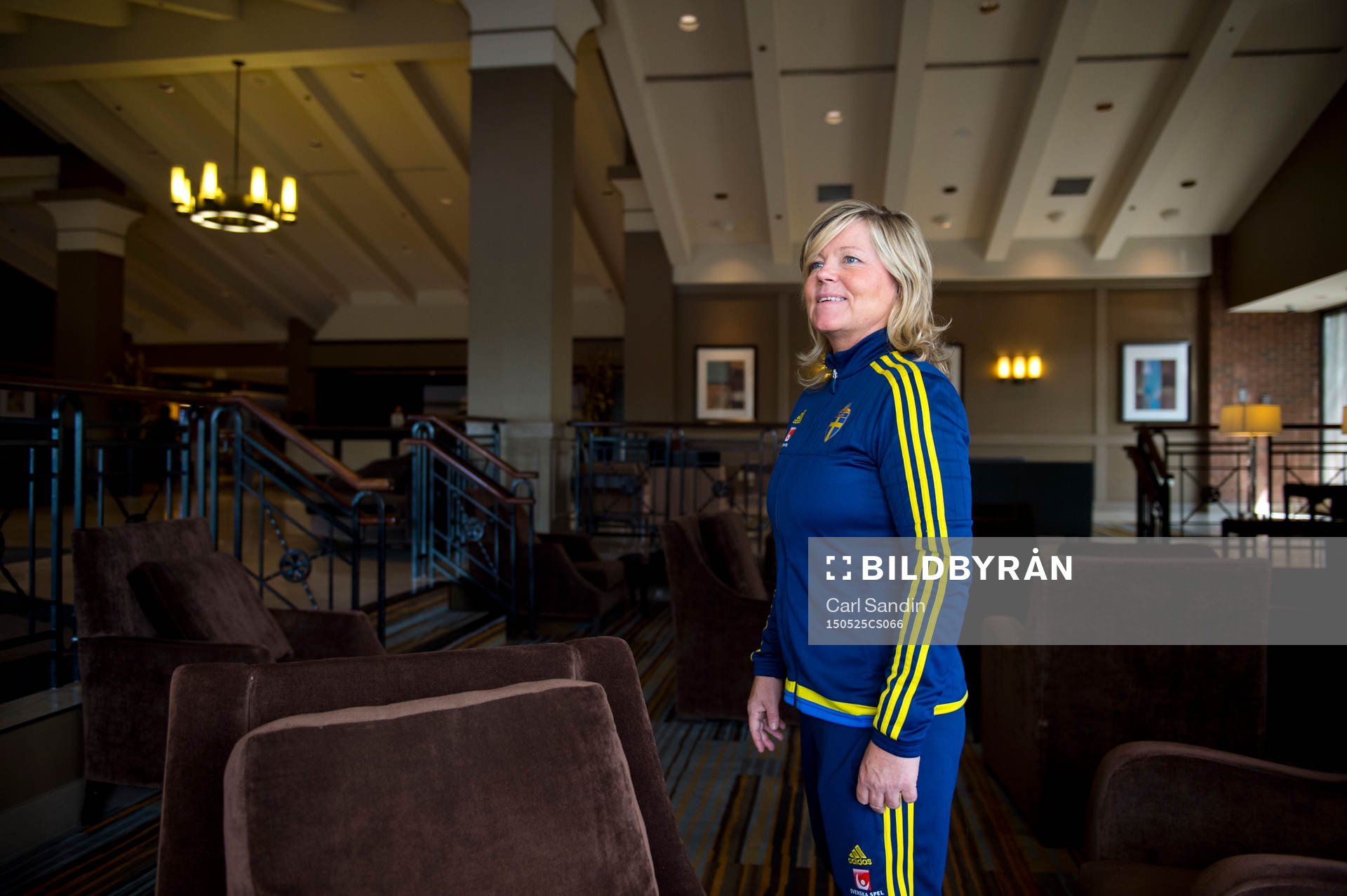 Sveriges landslagschef Marika Domanski Lyfors intervjuas på spelarnas hotell den 25 maj 2015 i Toronto.