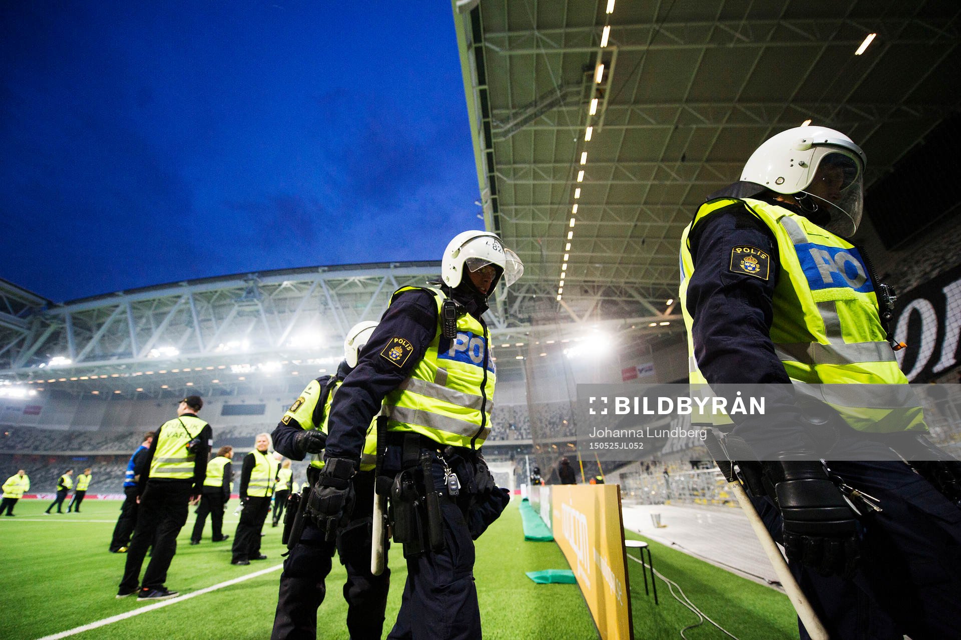 Poliser på Tele2 arena
