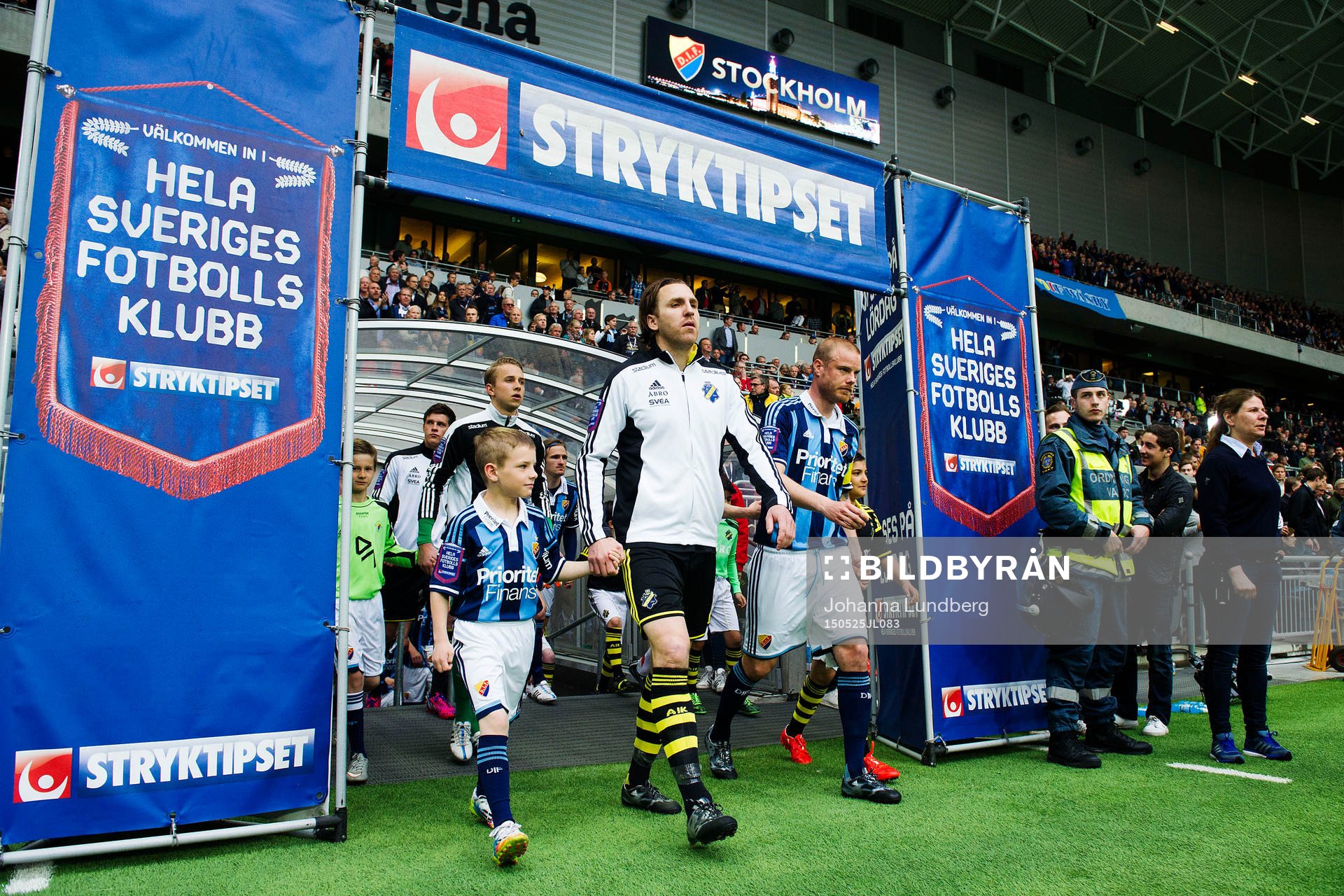 s Nils-Eric Johansson och Djurgårdens Fredrik Stenman går