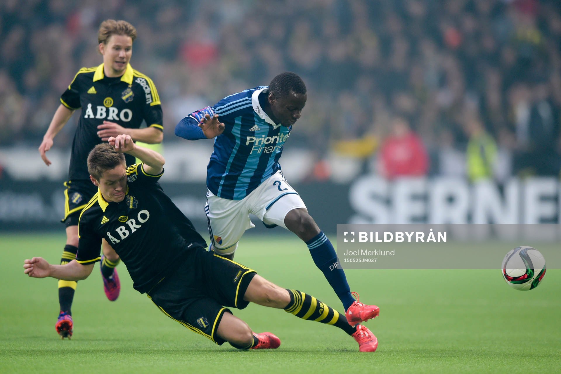 s Per Karlsson och Djurgårdens Nyasha Mushekwi