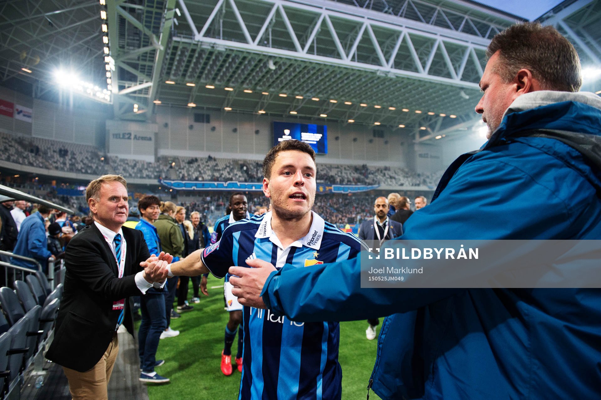 Djurgårdens Kerim Mrabti gratuleras