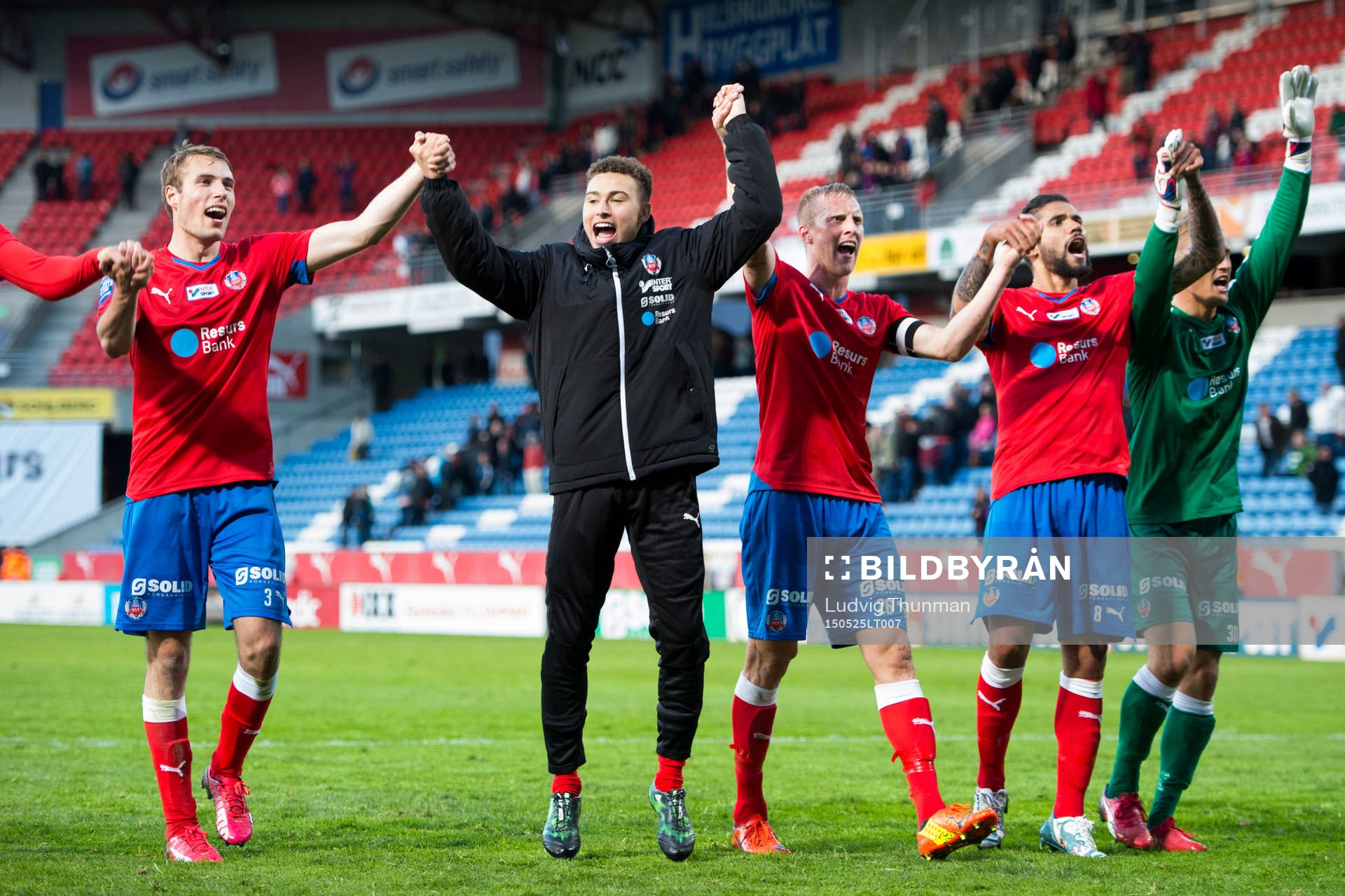 Helsingborgs spelare firar segern