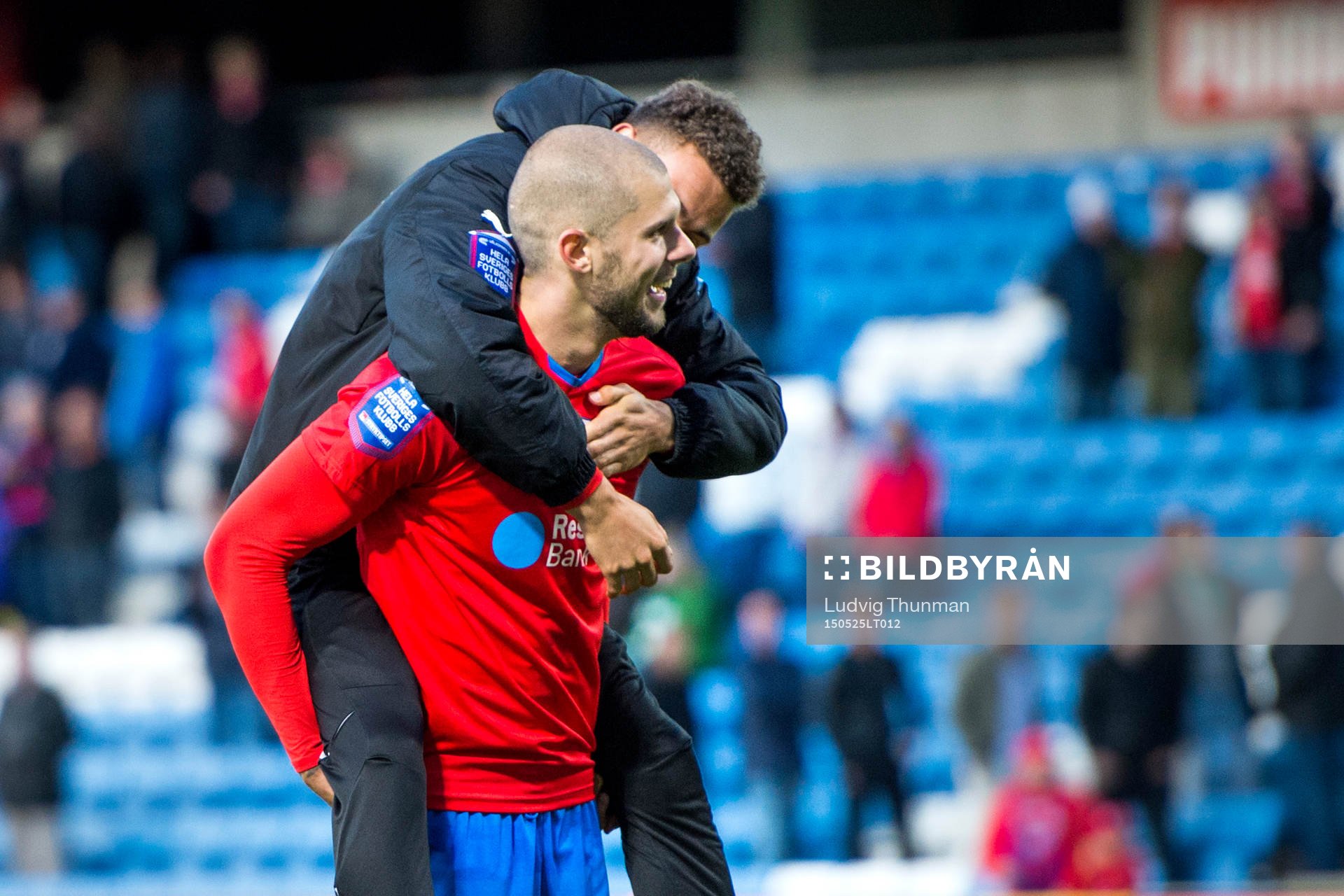 Helsingborgs Robin Simovic kramas om av Jordan Larsson