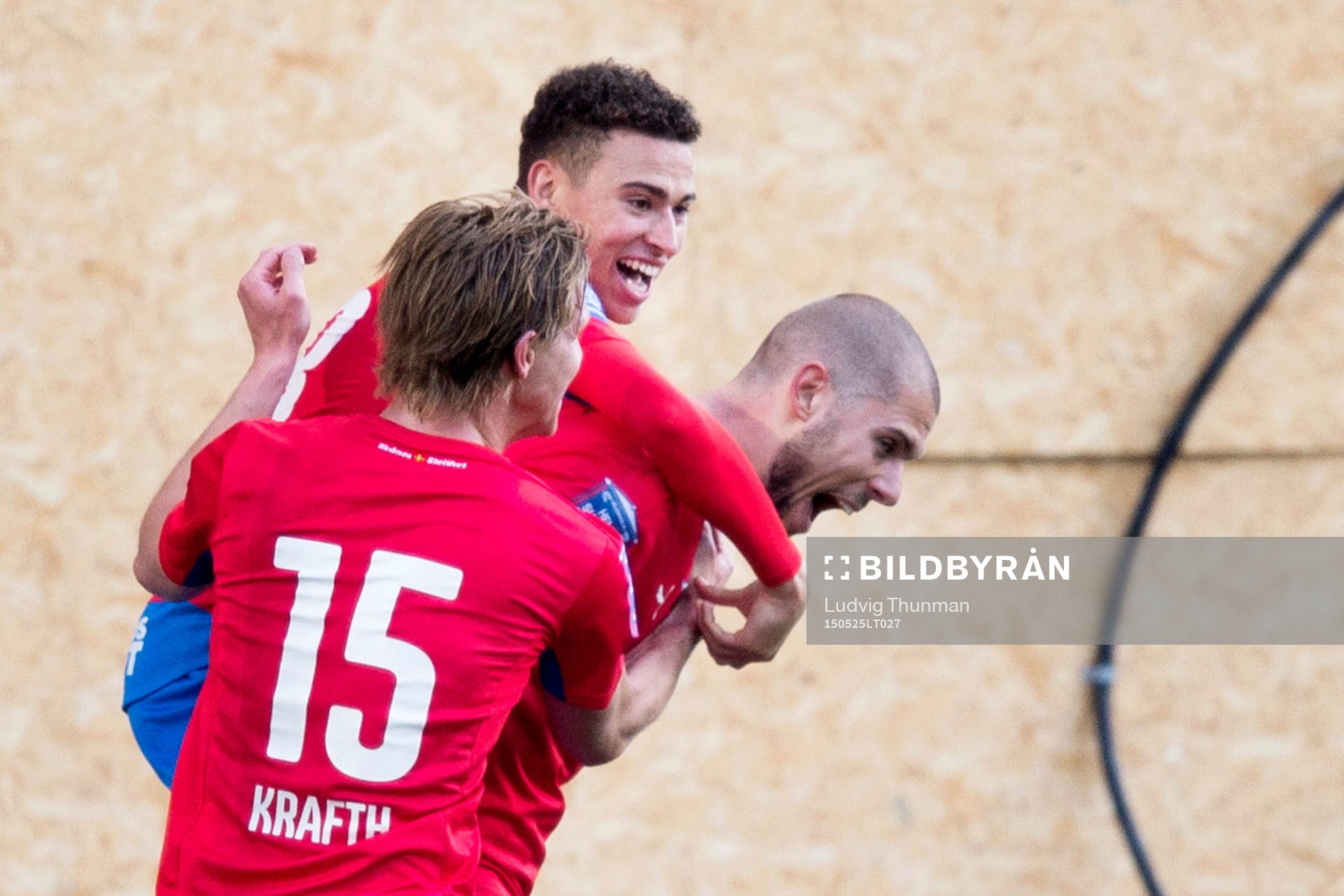 Helsingborgs Jordan Larsson och Emil Krafth firar Robin
