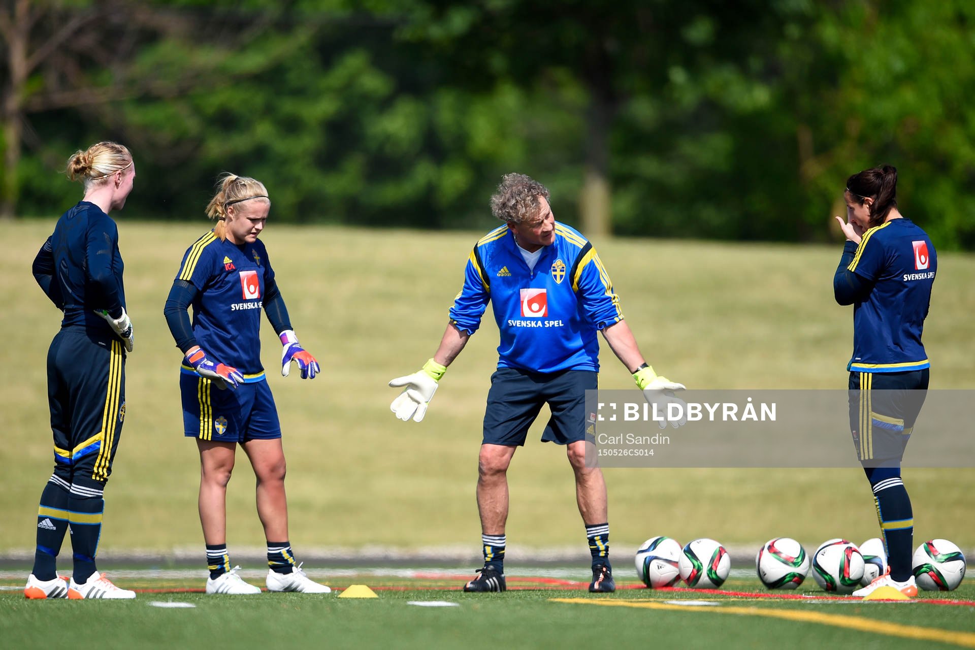 Sveriges målvakt Hedvig Lindahl, målvakt Hilda Carlén