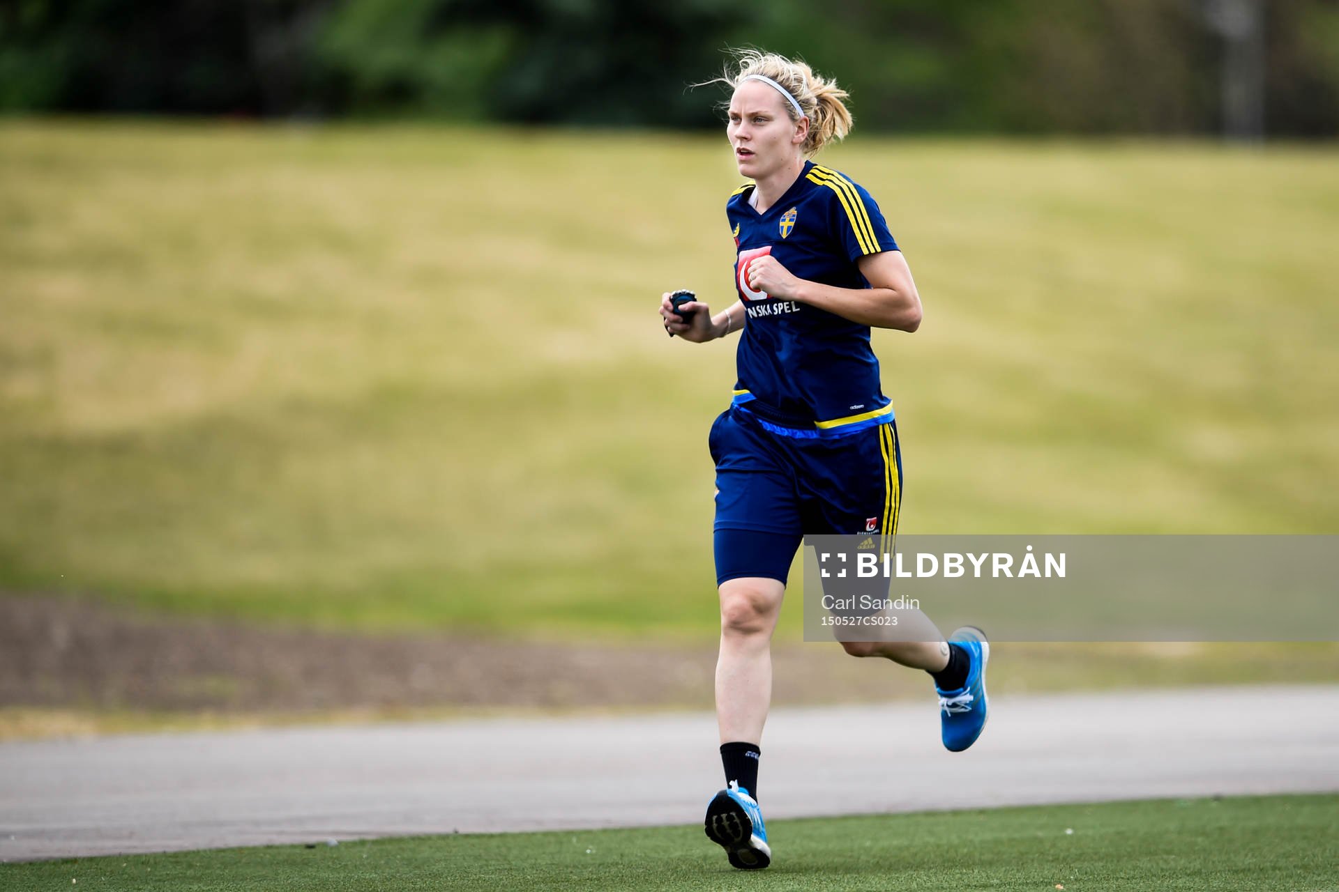 Sveriges Lisa Dahlkvist tränar för sig själv under en träning med landslaget den 27 maj 2015 i Toronto.