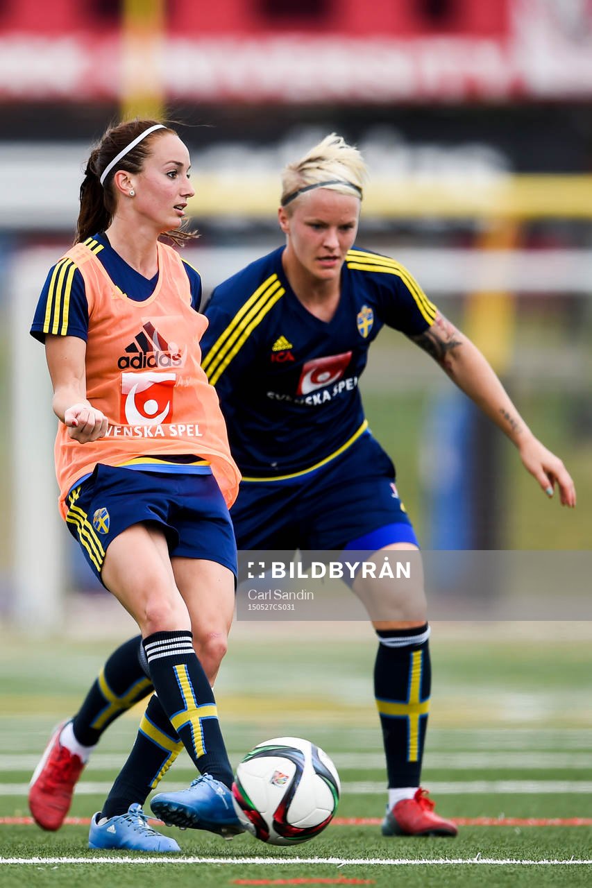 Sveriges Kosovare Asllani och Nilla Fischer