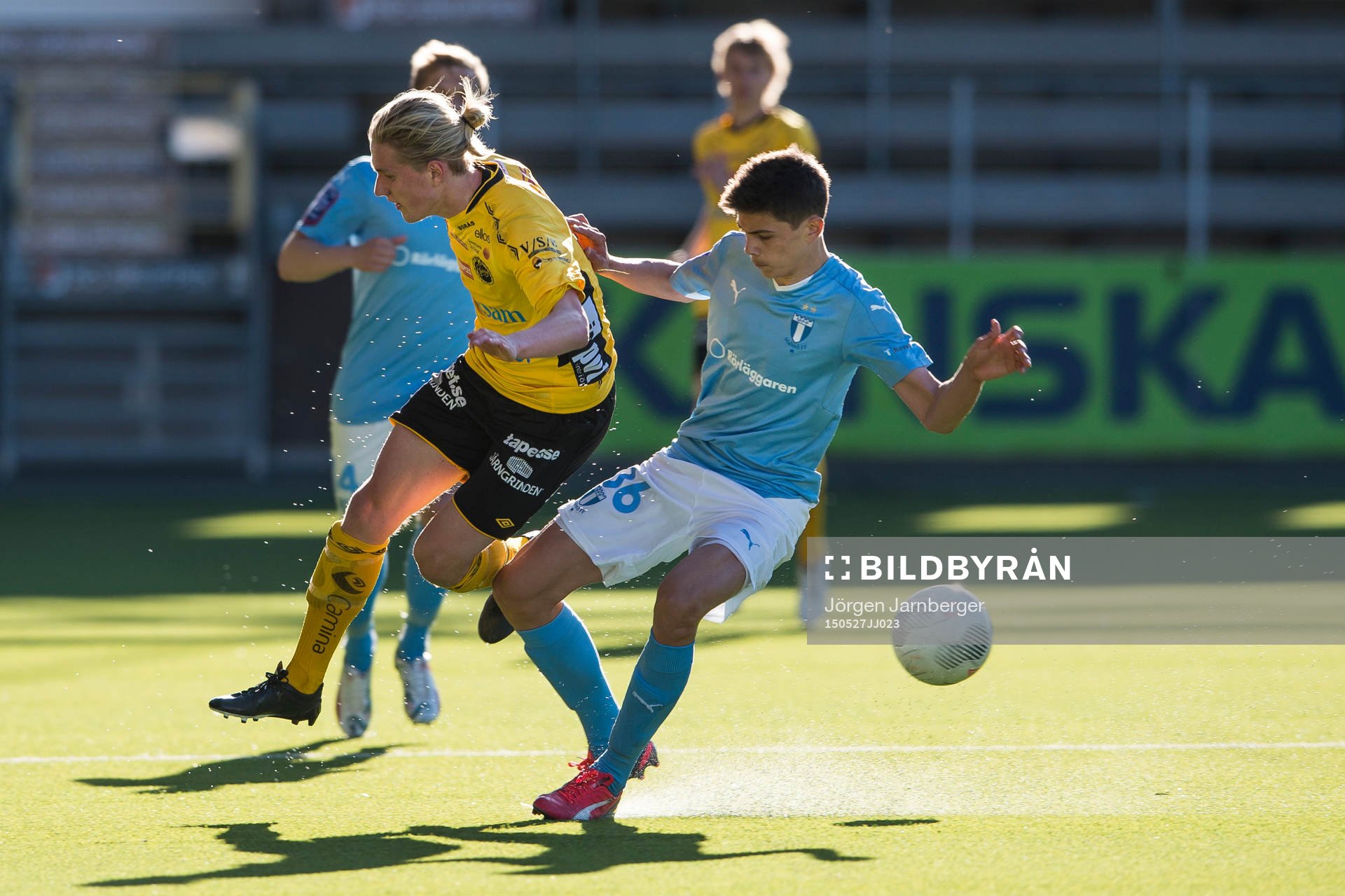 Kamp mellan Malmö FFs Dennis Hadzikadinic och Elfsborgs