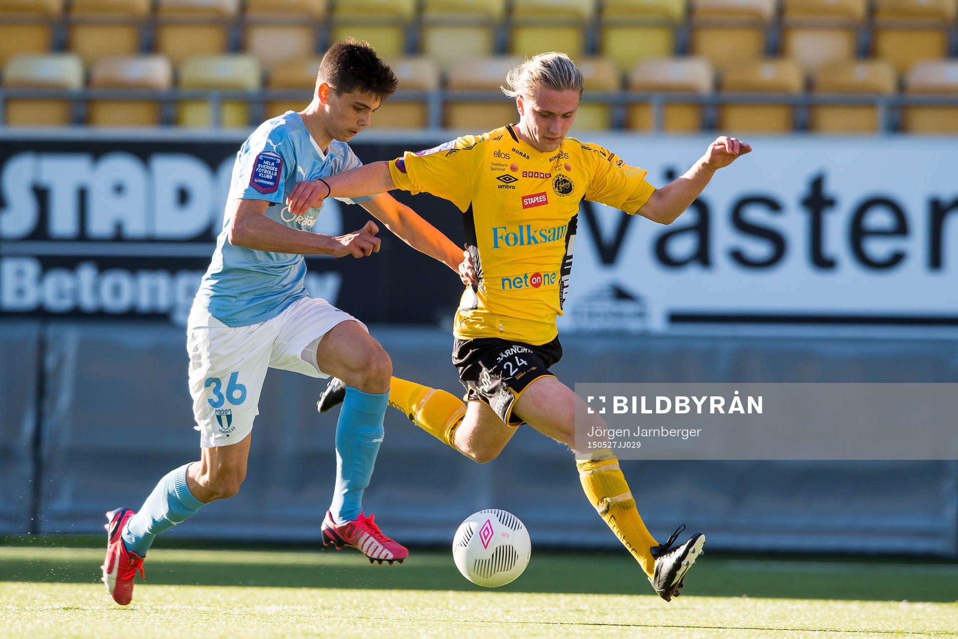 Kamp mellan Elfsborgs Viktor Götesson och Malmö FFs