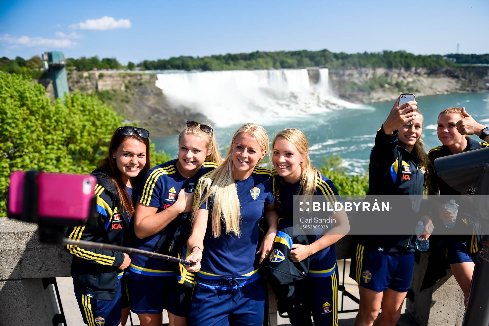 Sveriges Emilia Appelqvist, målvakt Hilda Carlén, Amanda