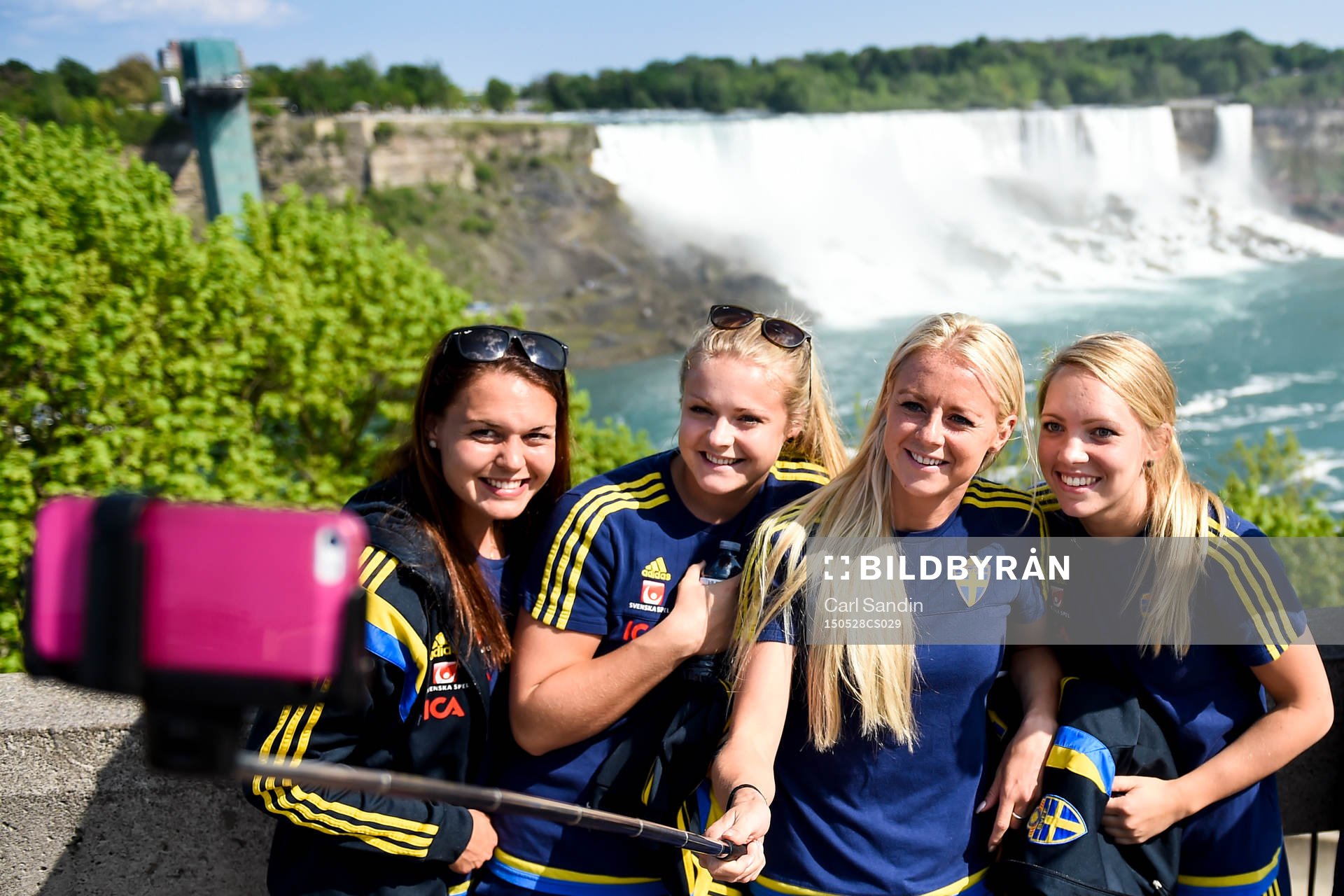 Sveriges Emilia Appelqvist, målvakt Hilda Carlén, Amanda