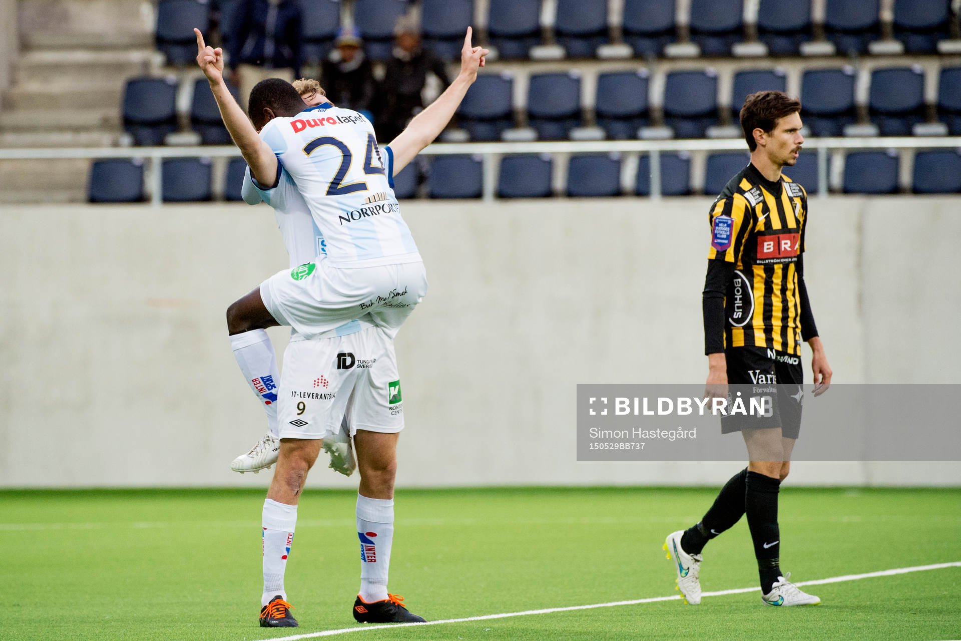 Gefles Tshutshu Tshakasua Wa omfanar Johan Oremo samtidigt