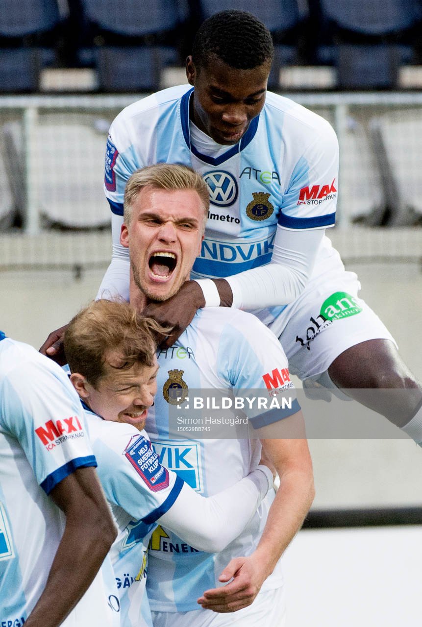 Gefles Robin Nilsson jublar